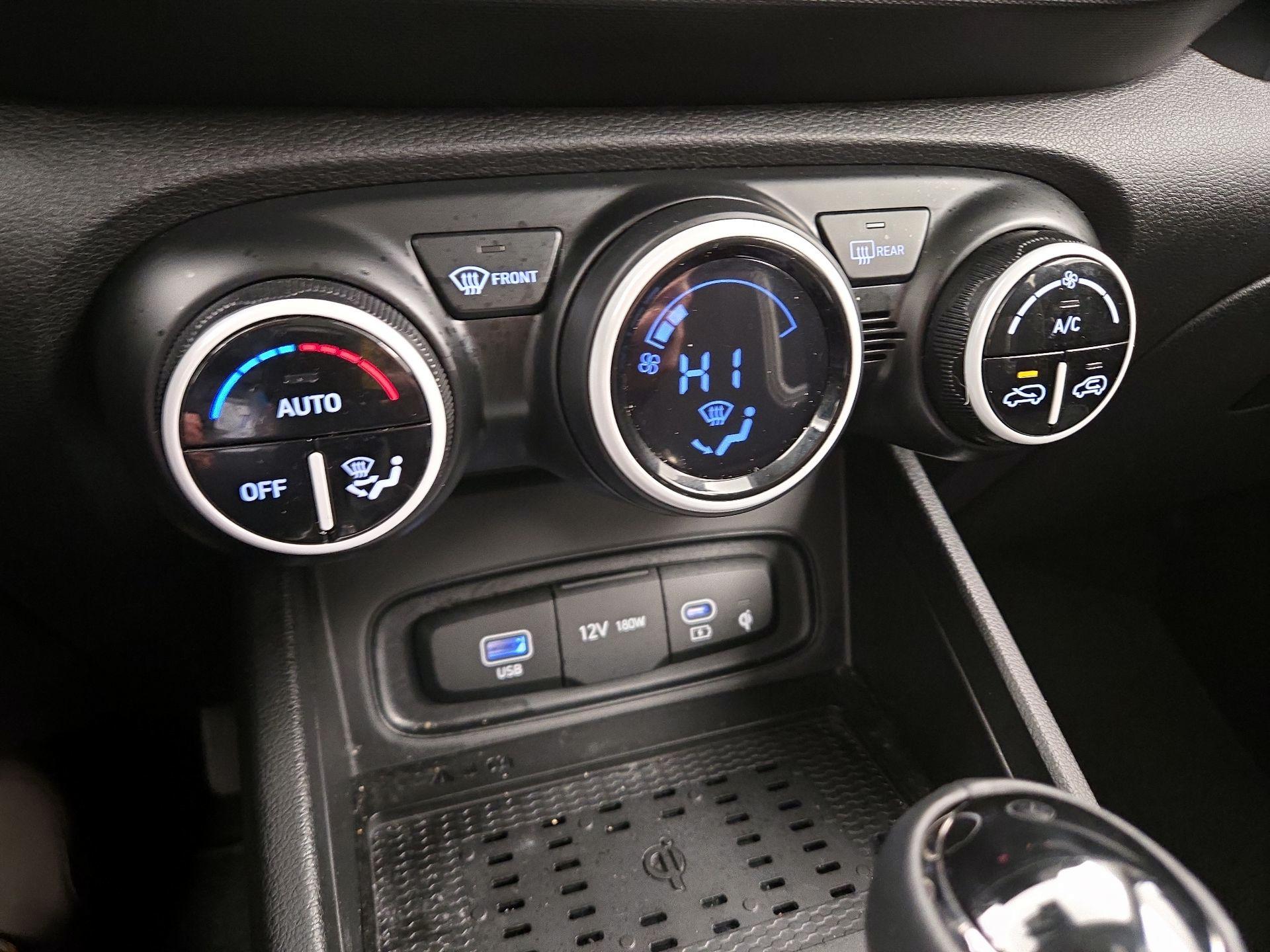 Thumbnail: 2023 Hyundai Venue - 17