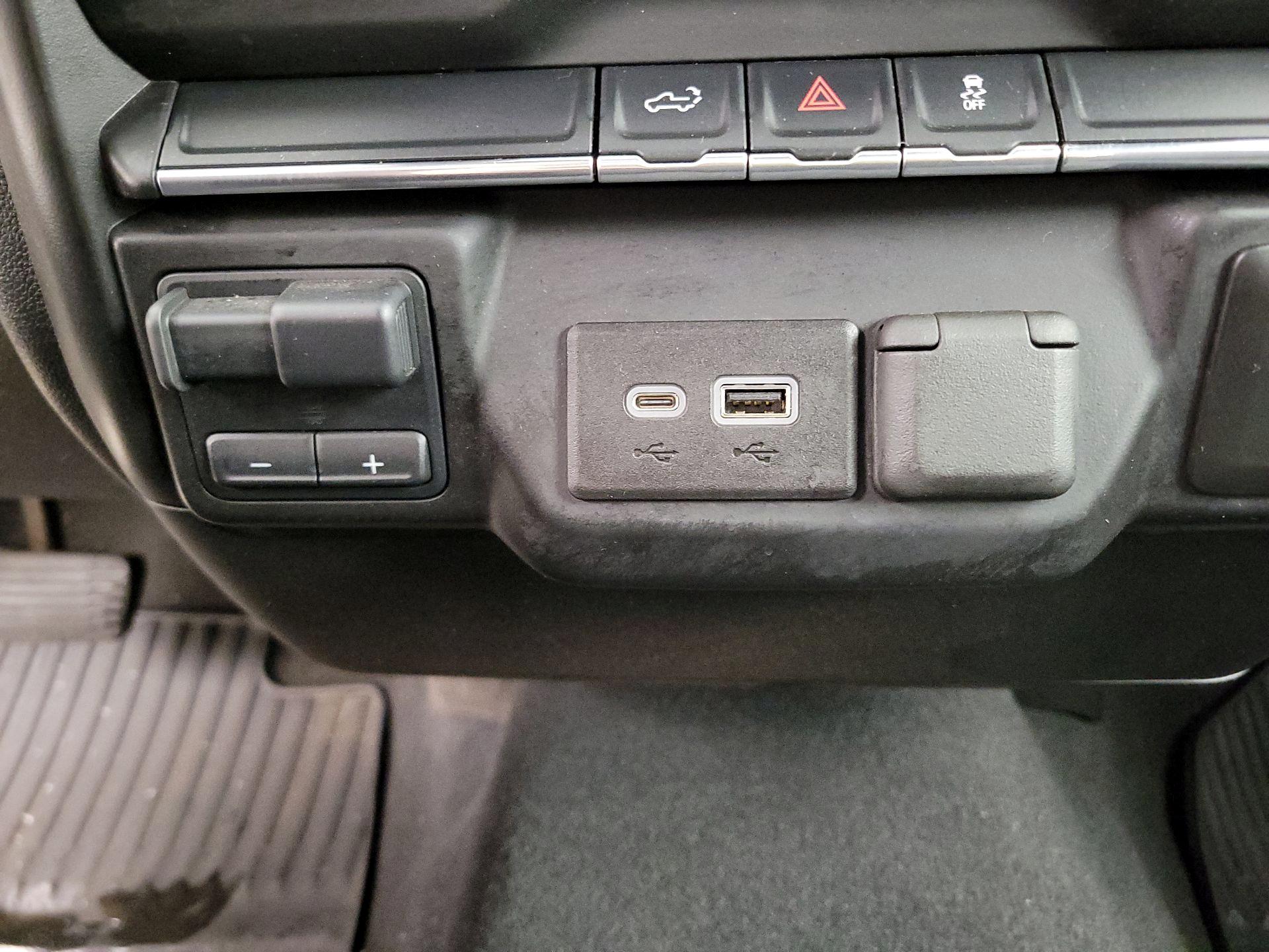 Thumbnail: 2021 Chevrolet Silverado 1500 - 18