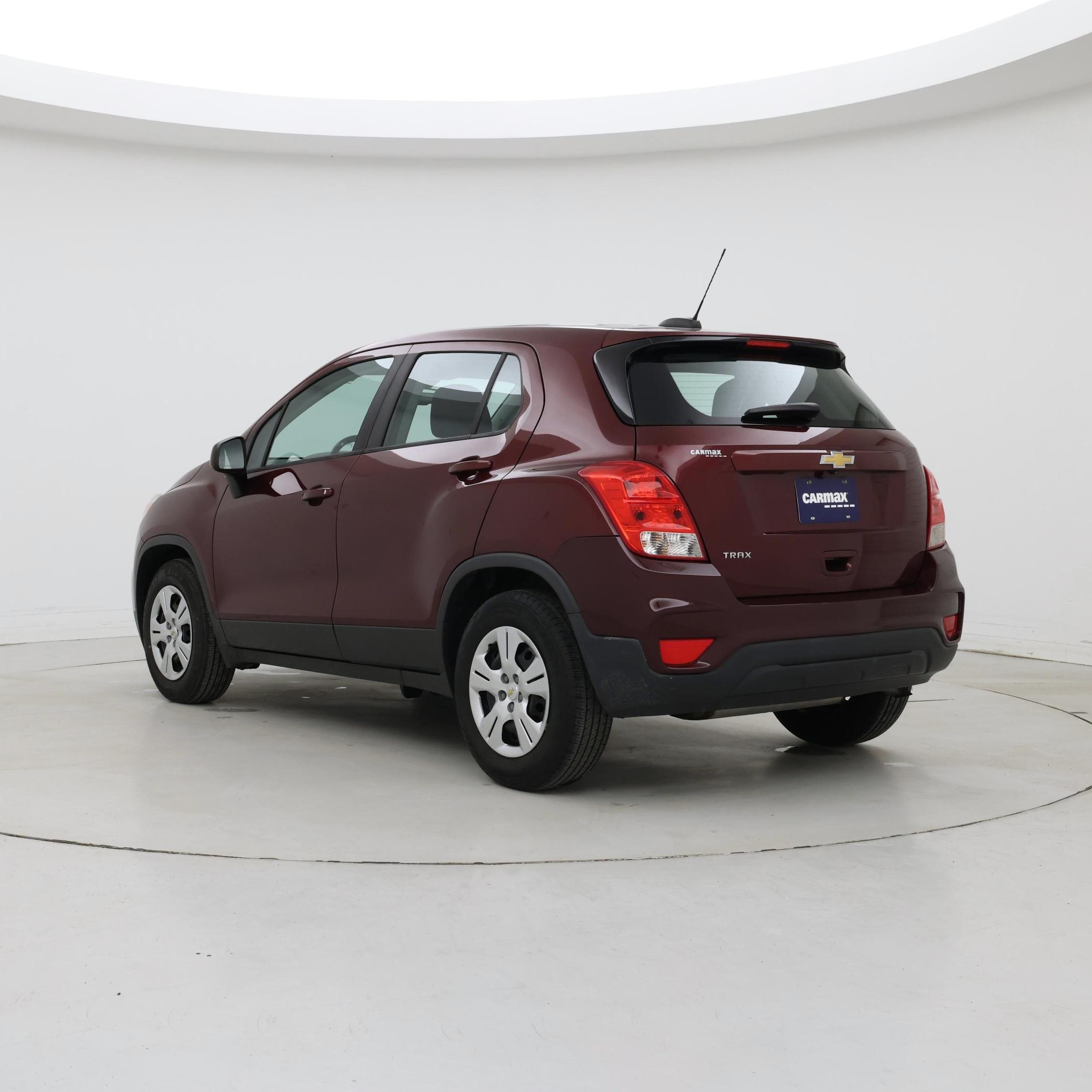 Thumbnail: 2017 Chevrolet Trax - 2