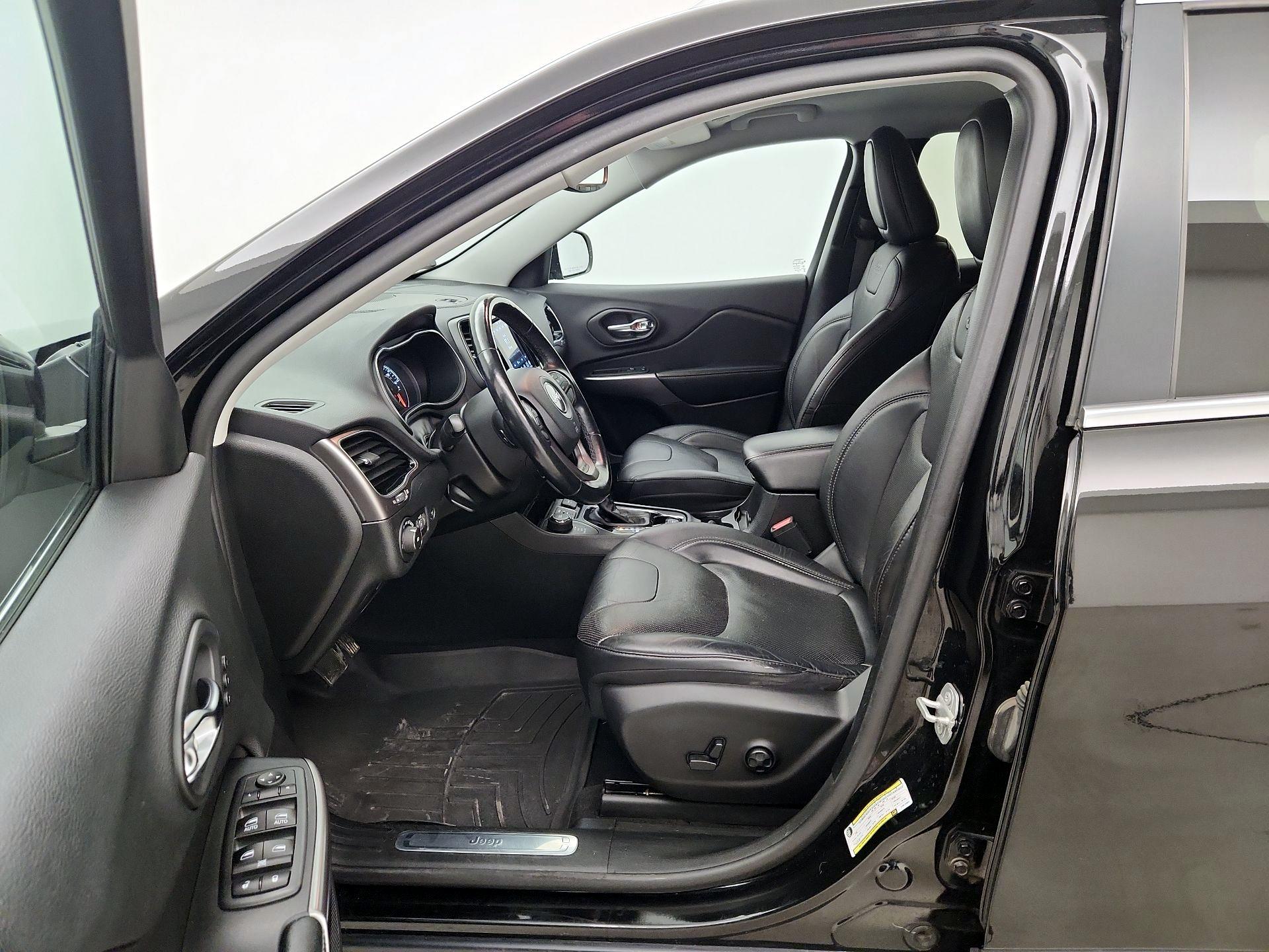 Thumbnail: 2020 Jeep Cherokee - 11