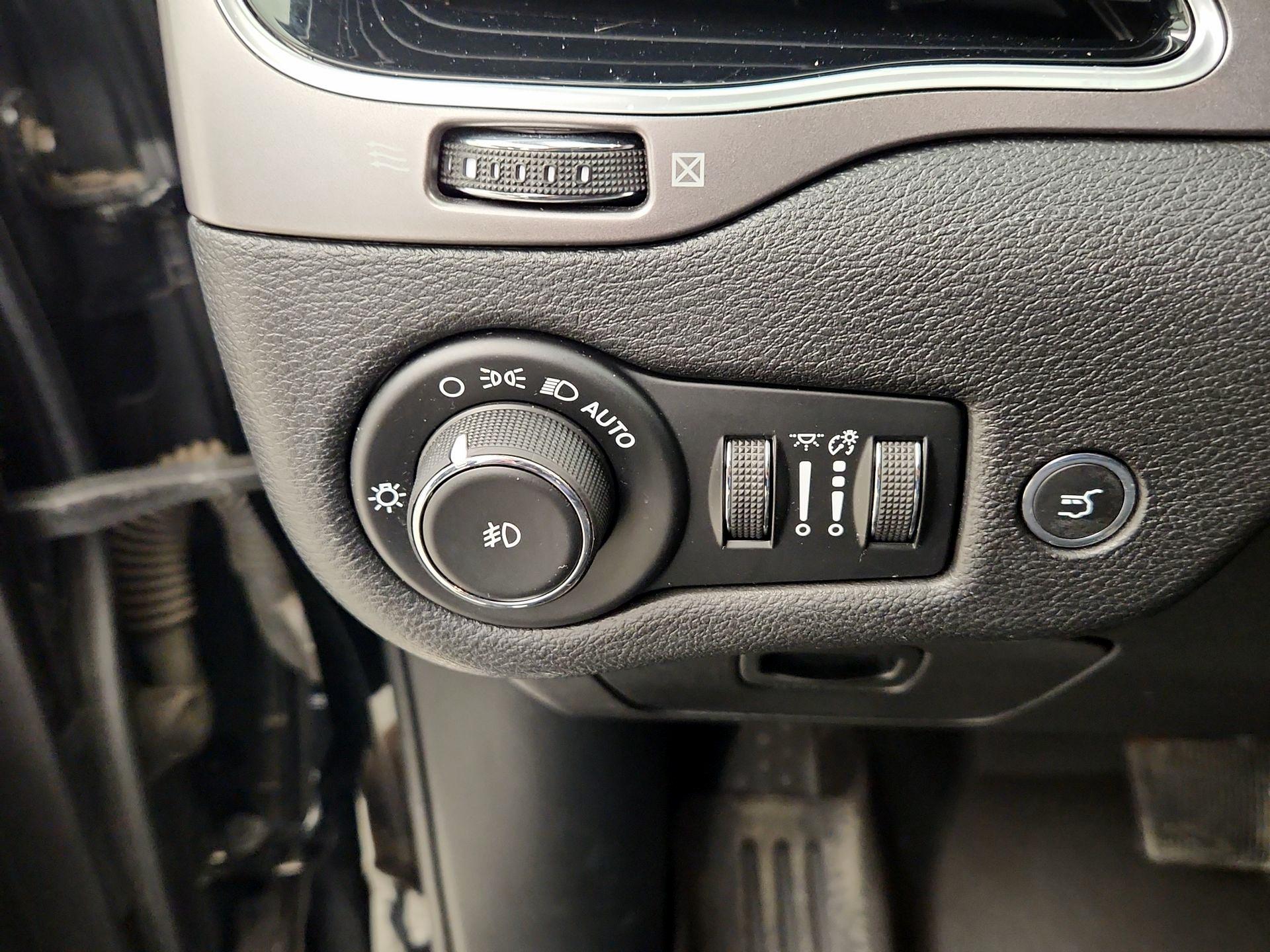 Thumbnail: 2020 Jeep Cherokee - 13