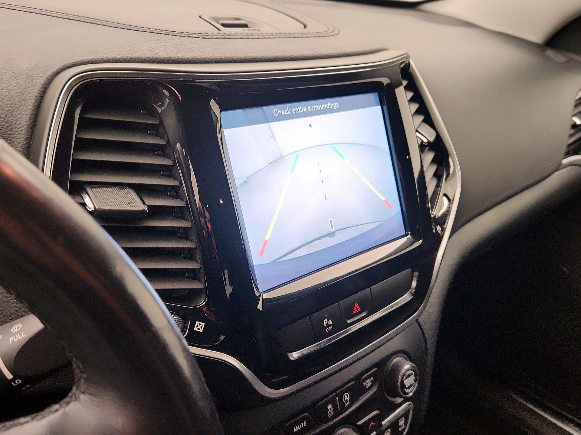 Thumbnail: 2020 Jeep Cherokee - 14