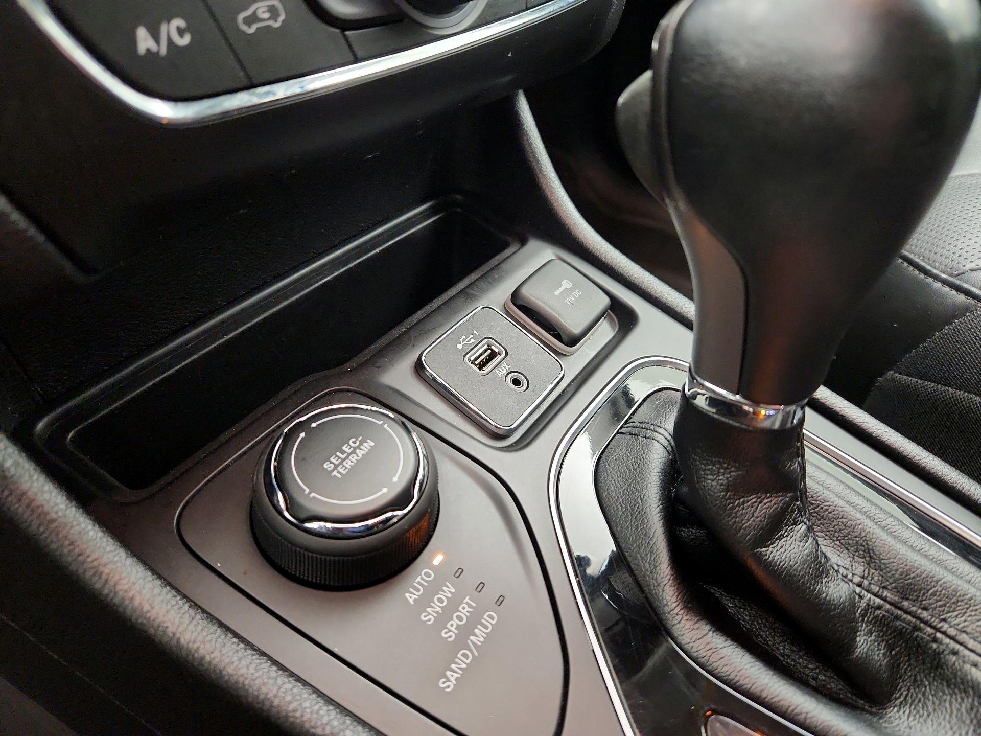 Thumbnail: 2020 Jeep Cherokee - 18