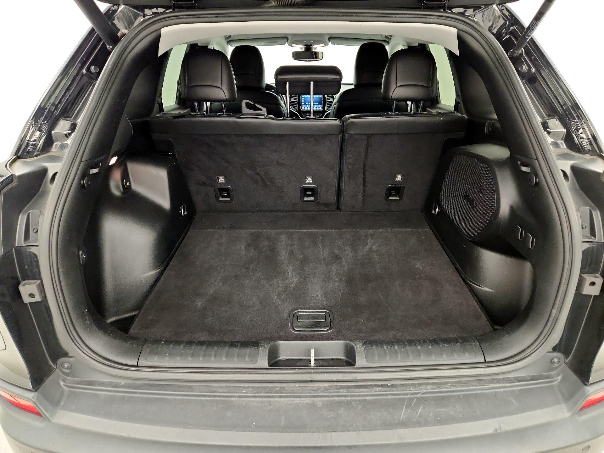 Thumbnail: 2020 Jeep Cherokee - 20