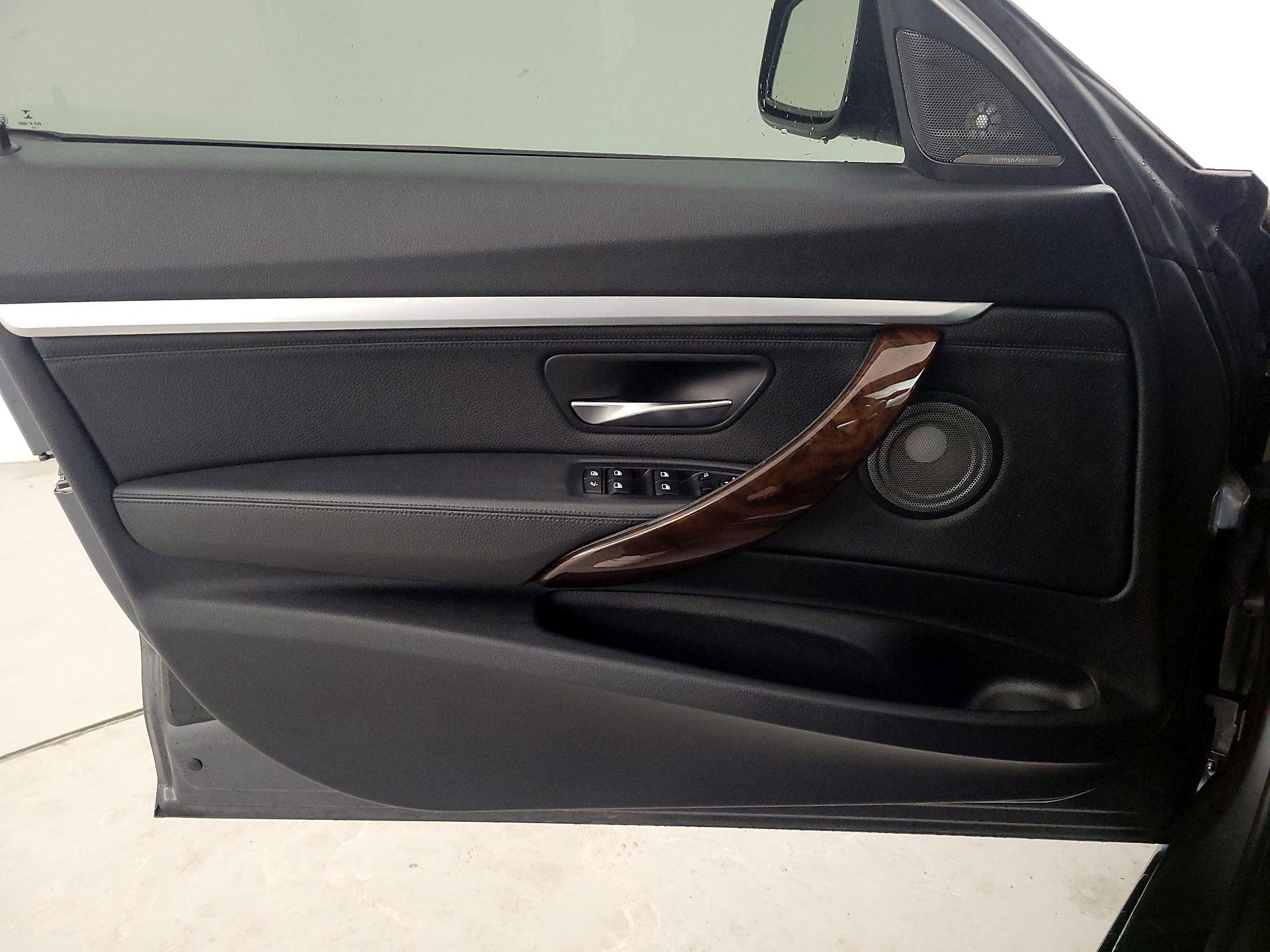 Thumbnail: 2016 BMW 3 Series - 12