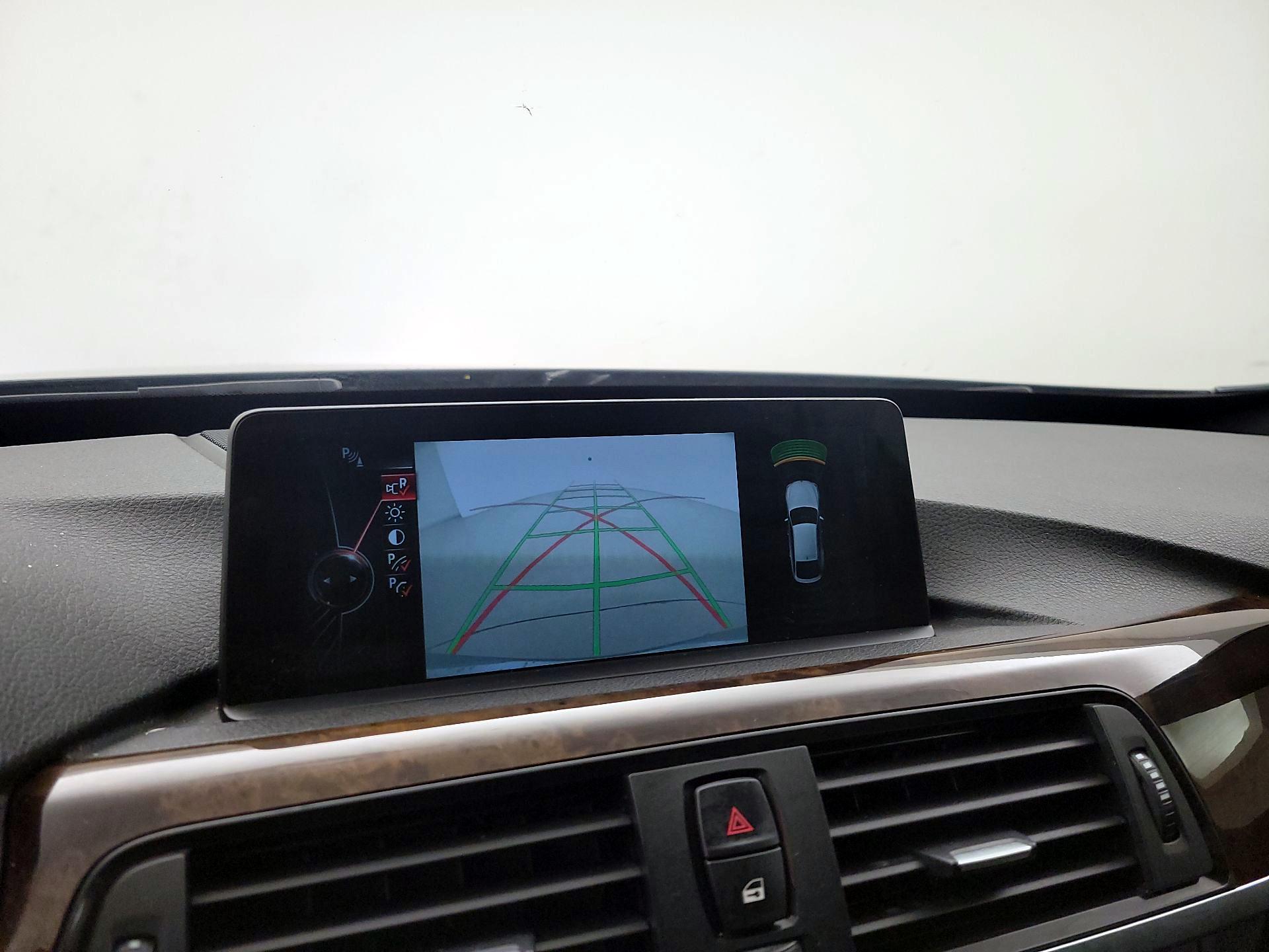 Thumbnail: 2016 BMW 3 Series - 15