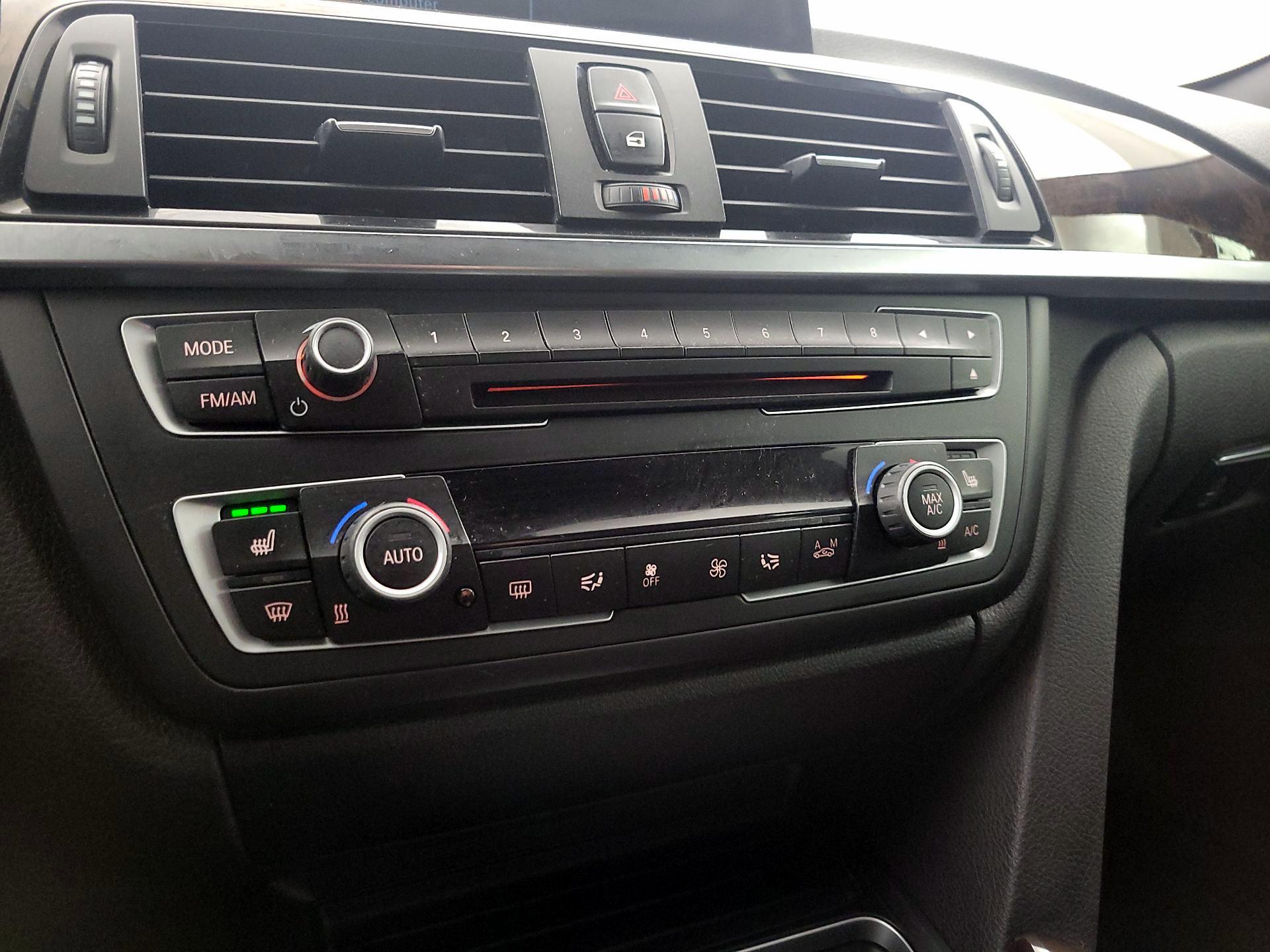 Thumbnail: 2016 BMW 3 Series - 17