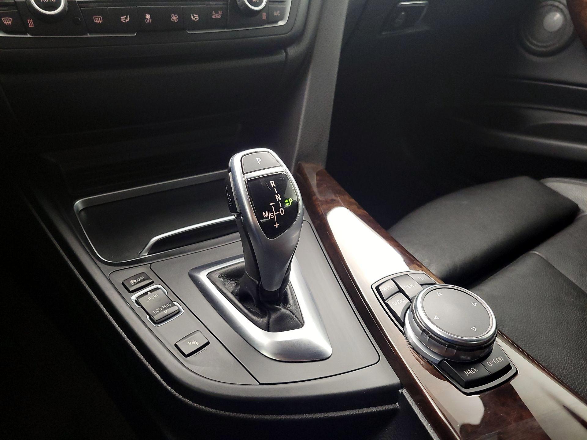 Thumbnail: 2016 BMW 3 Series - 18