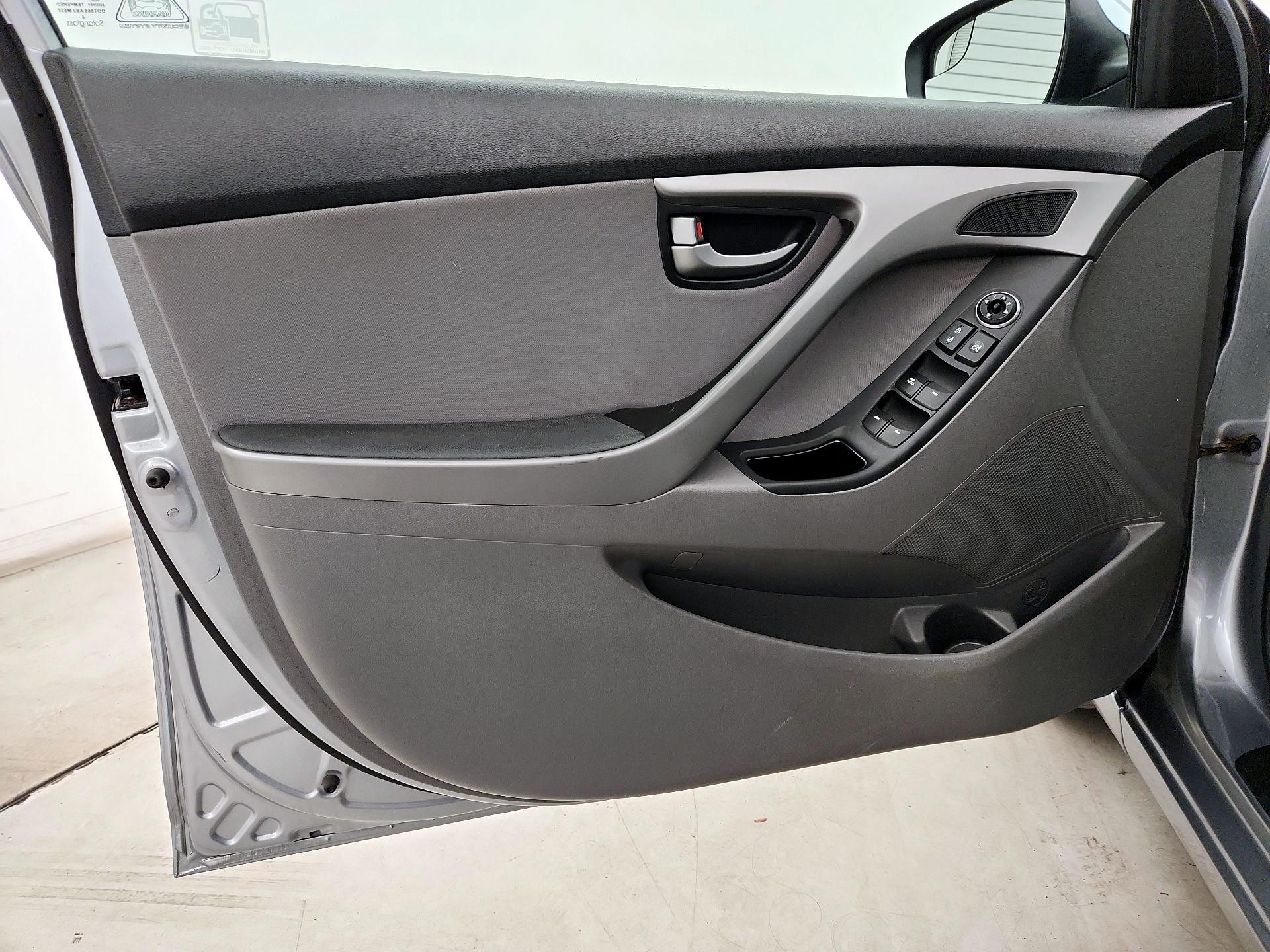 Thumbnail: 2015 Hyundai Elantra - 12