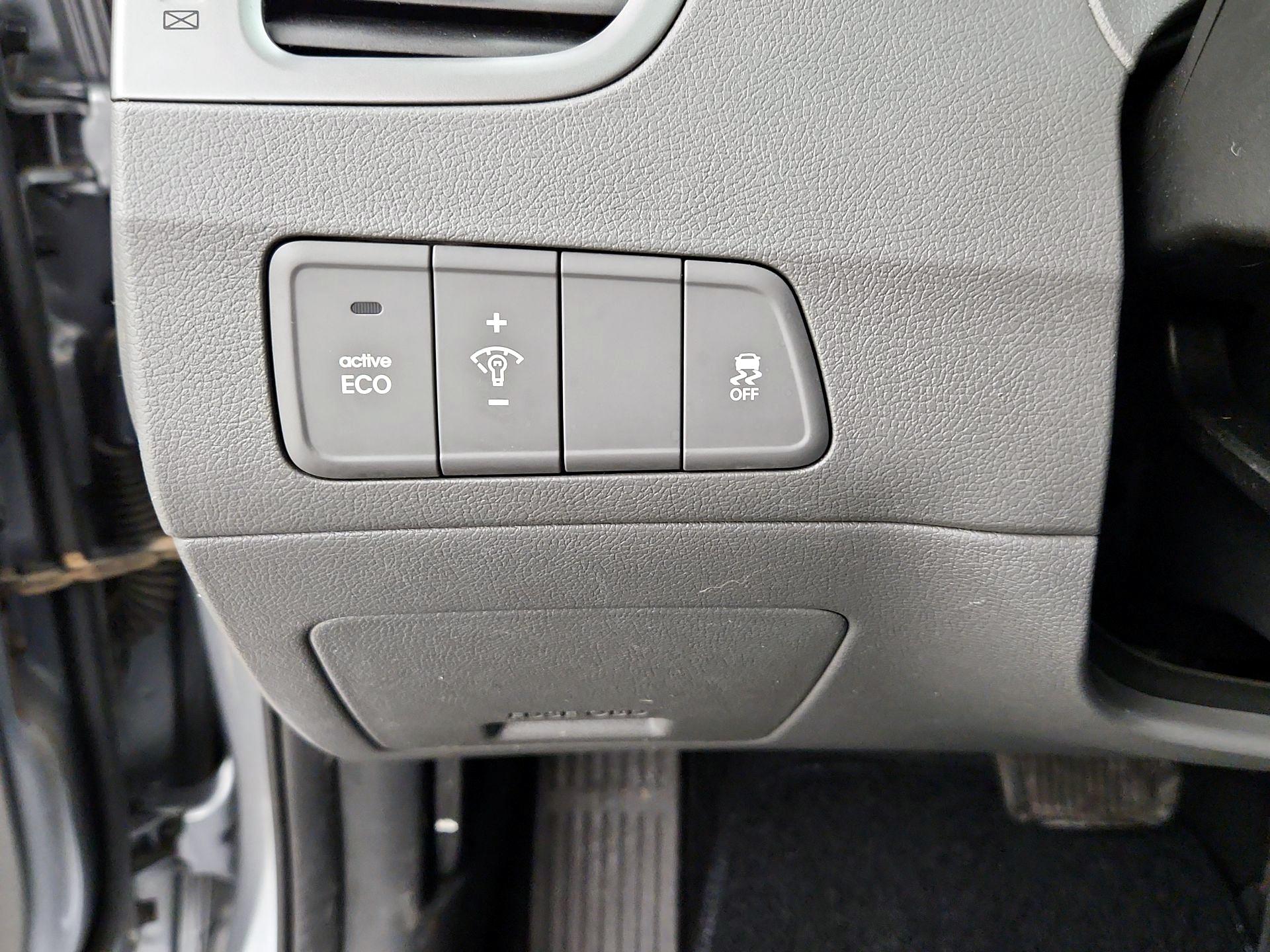 Thumbnail: 2015 Hyundai Elantra - 13