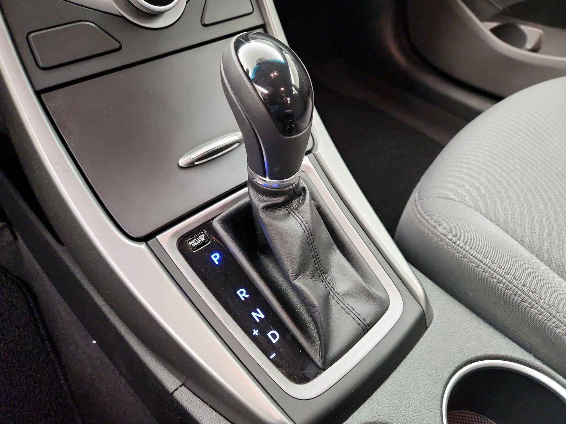 Thumbnail: 2015 Hyundai Elantra - 17