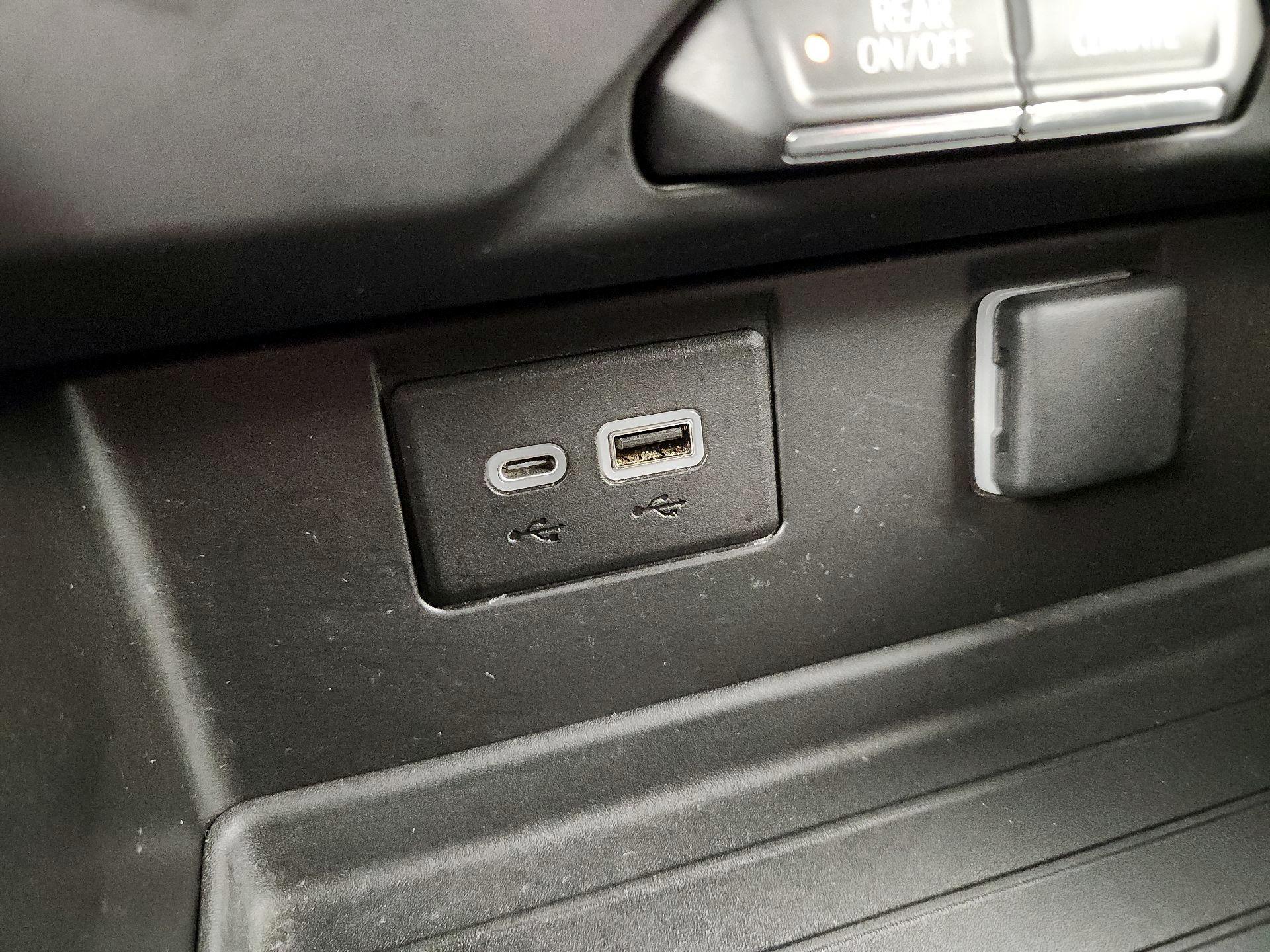 Thumbnail: 2023 Chevrolet Suburban - 18