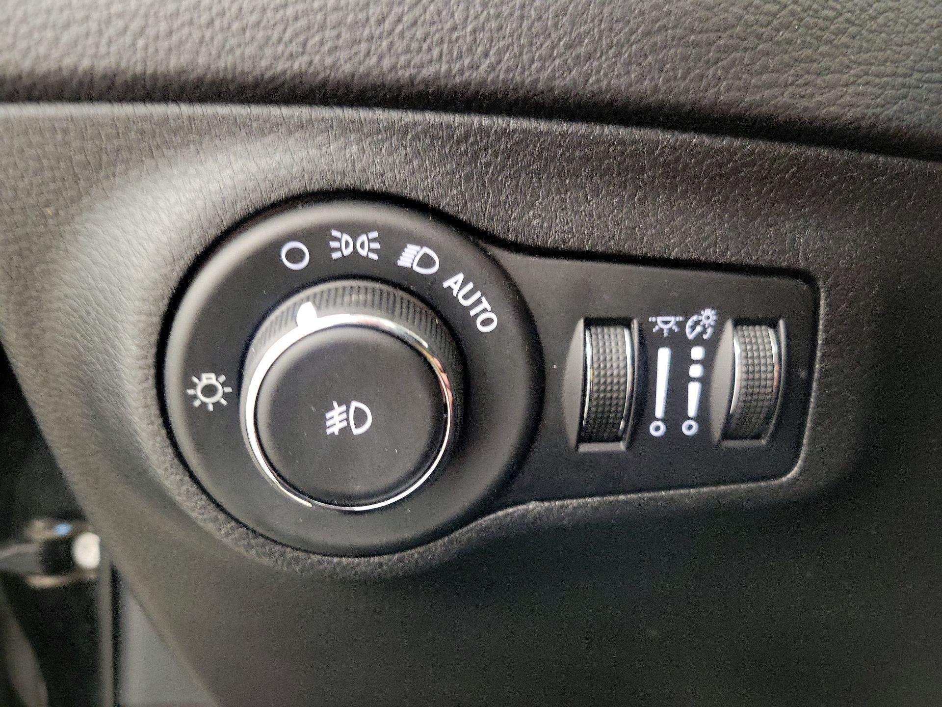 Thumbnail: 2018 Jeep Compass - 13