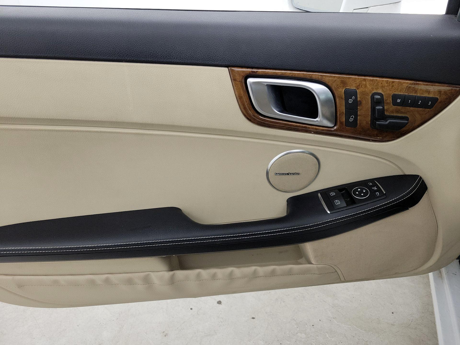 Thumbnail: 2015 Mercedes-Benz SLK - 12