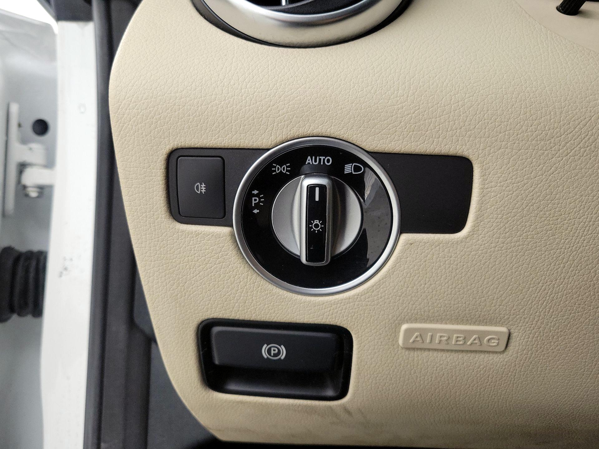 Thumbnail: 2015 Mercedes-Benz SLK - 13