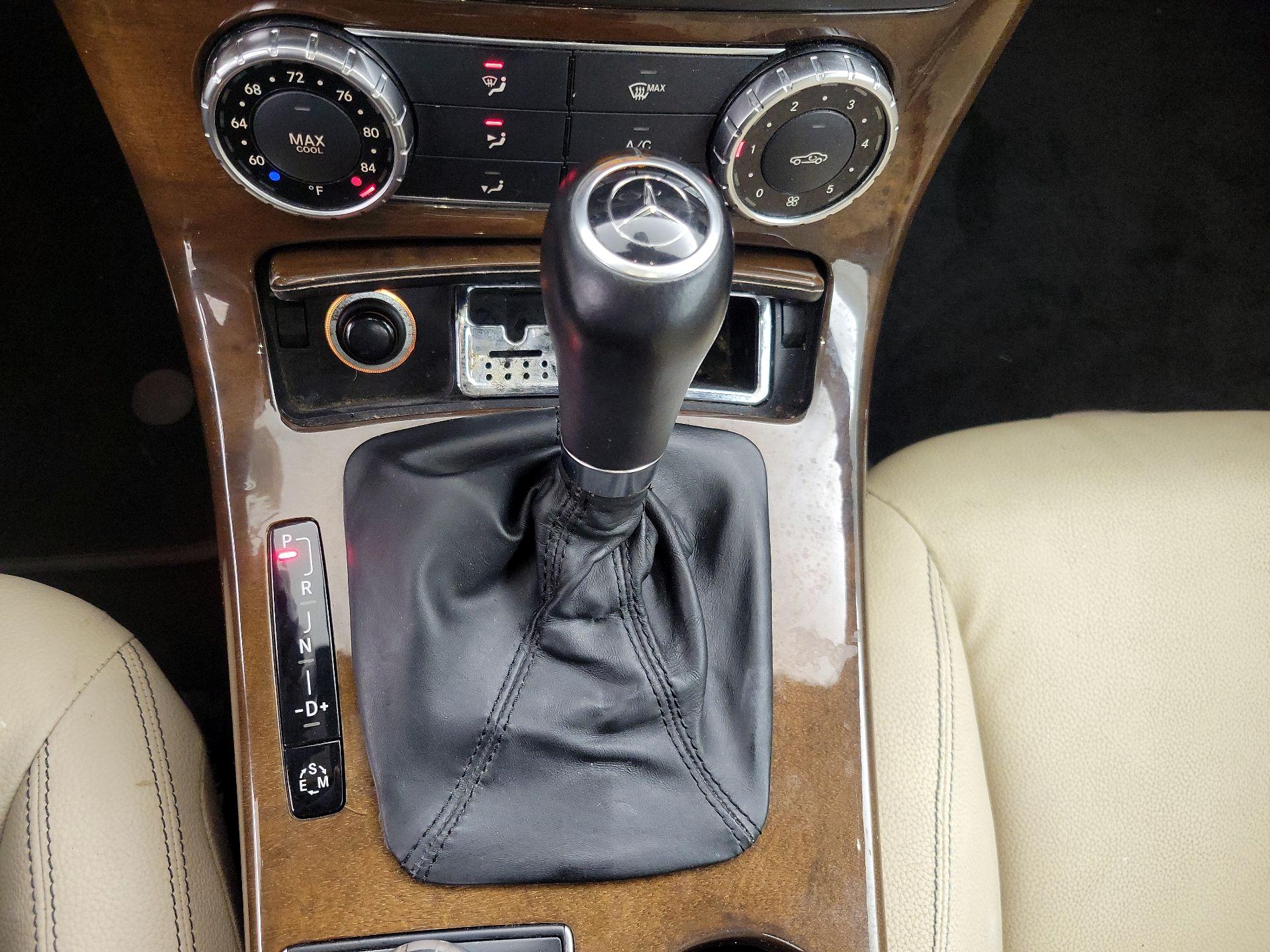 Thumbnail: 2015 Mercedes-Benz SLK - 17