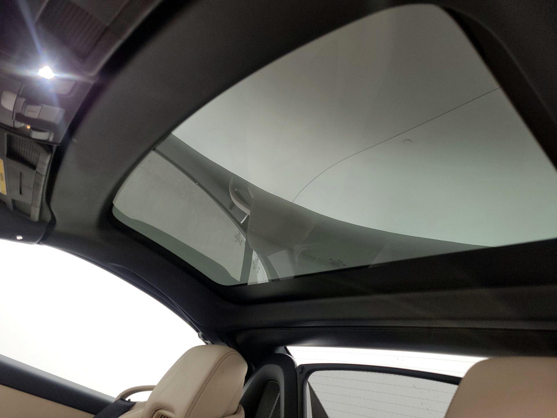 Thumbnail: 2015 Mercedes-Benz SLK - 19