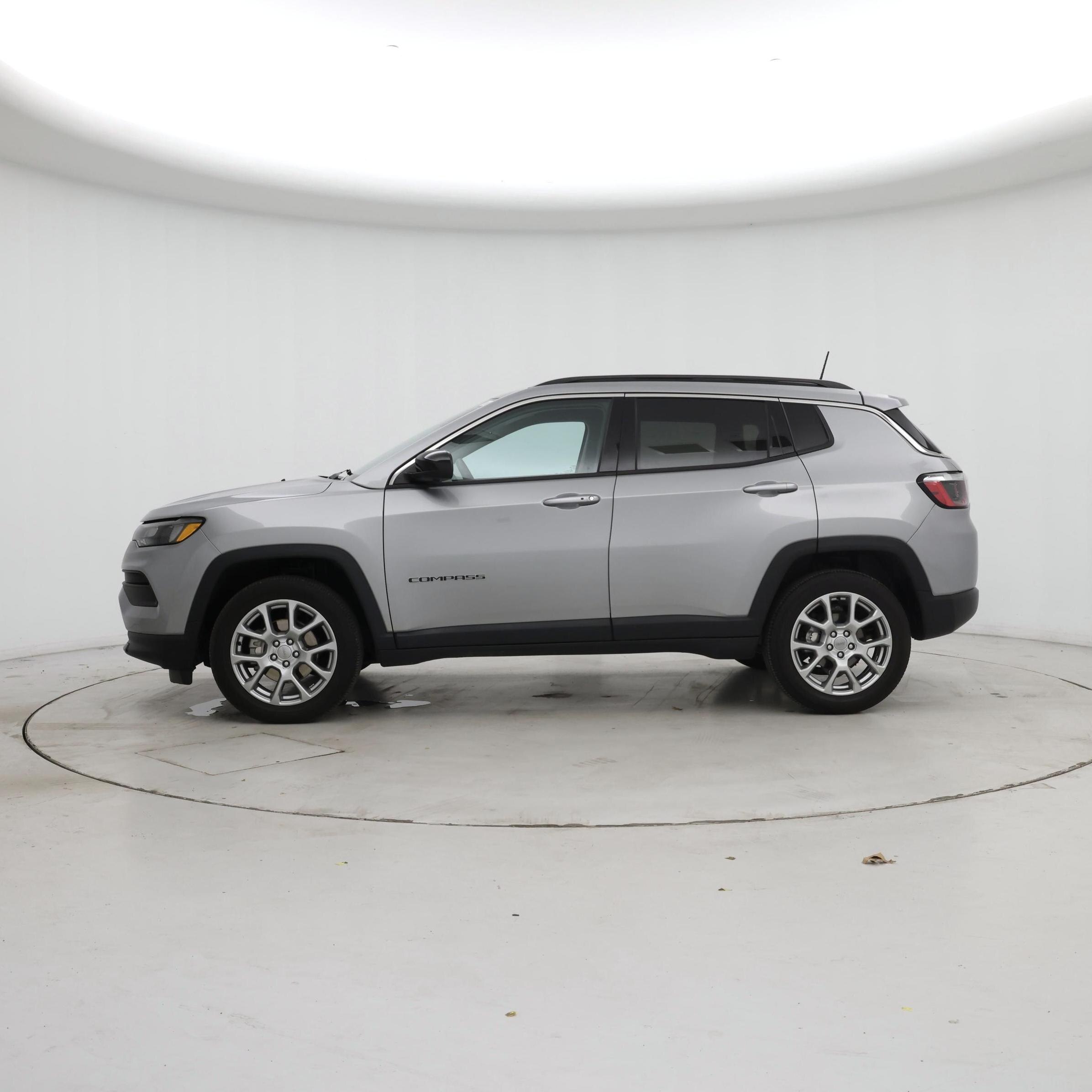 Thumbnail: 2022 Jeep Compass - 3