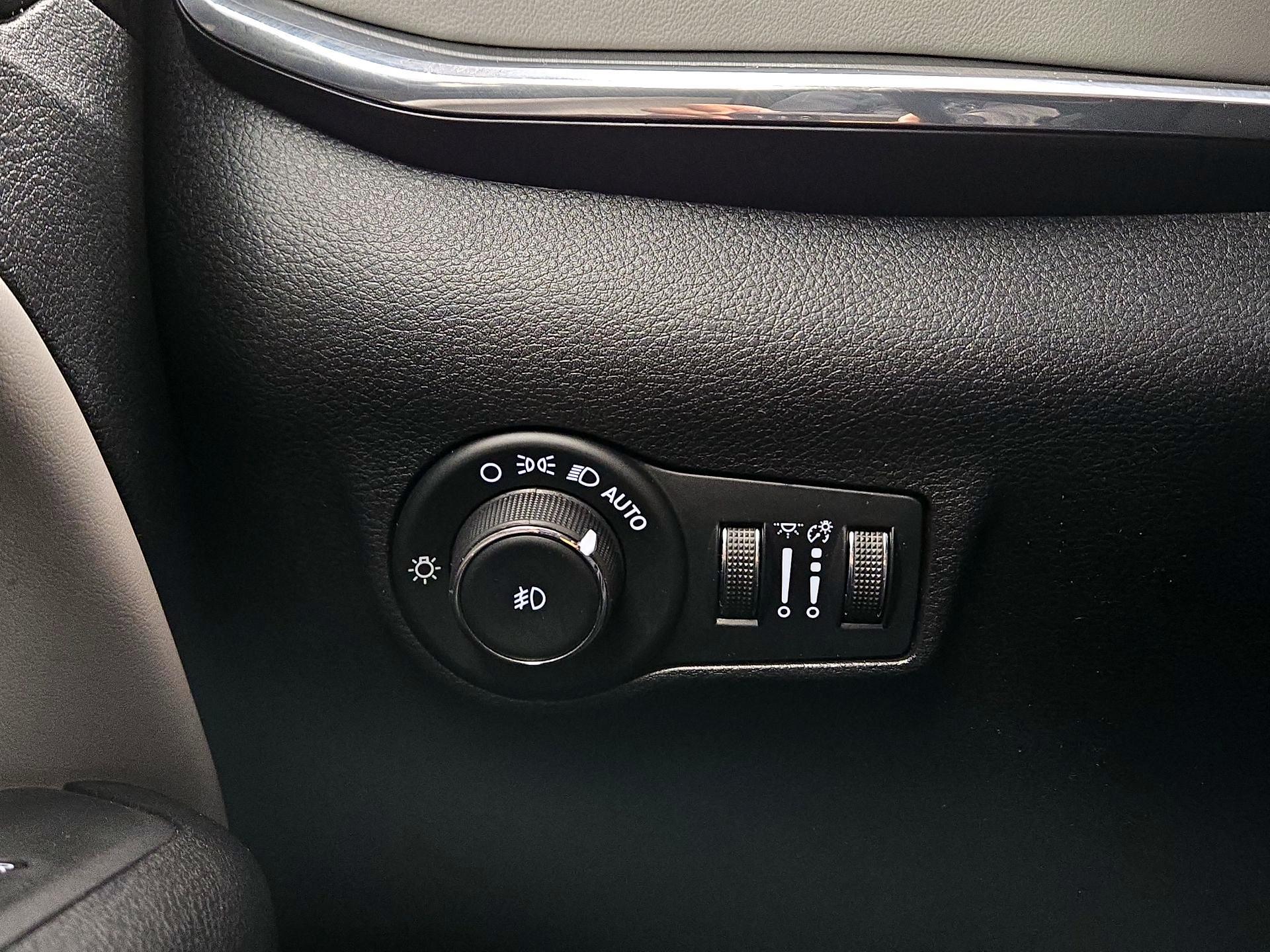 Thumbnail: 2022 Jeep Compass - 13