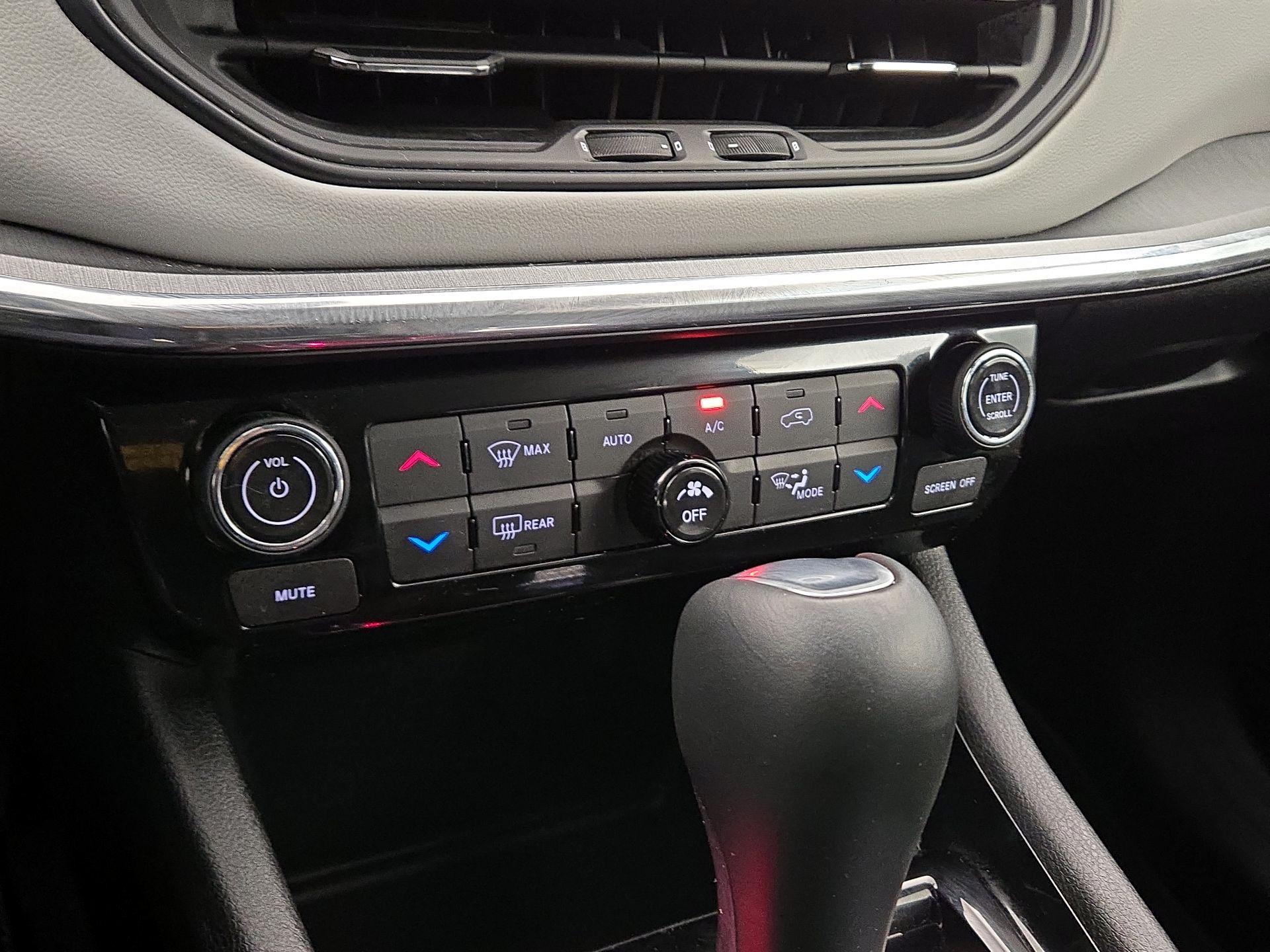 Thumbnail: 2022 Jeep Compass - 16