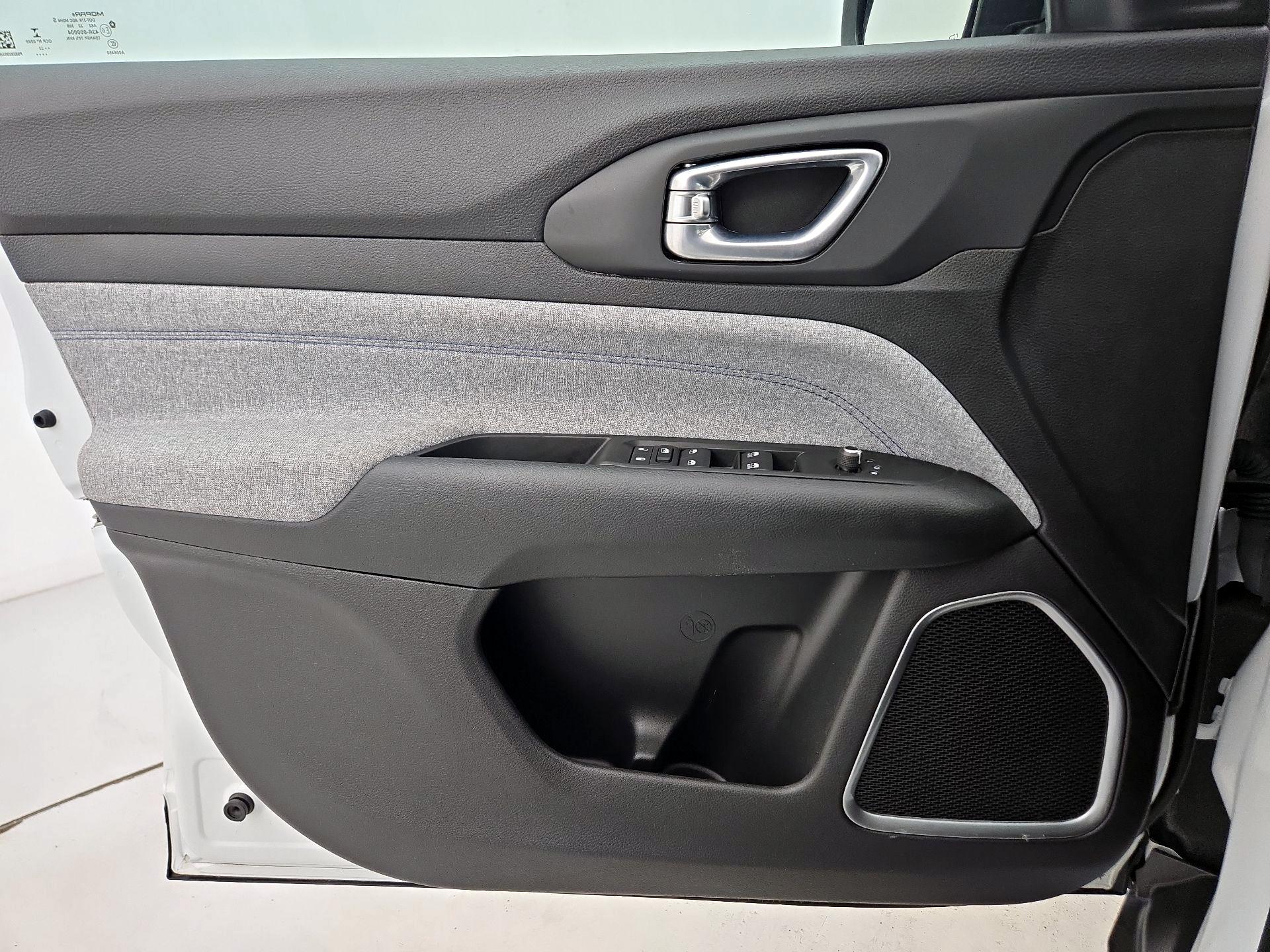 Thumbnail: 2022 Jeep Compass - 12