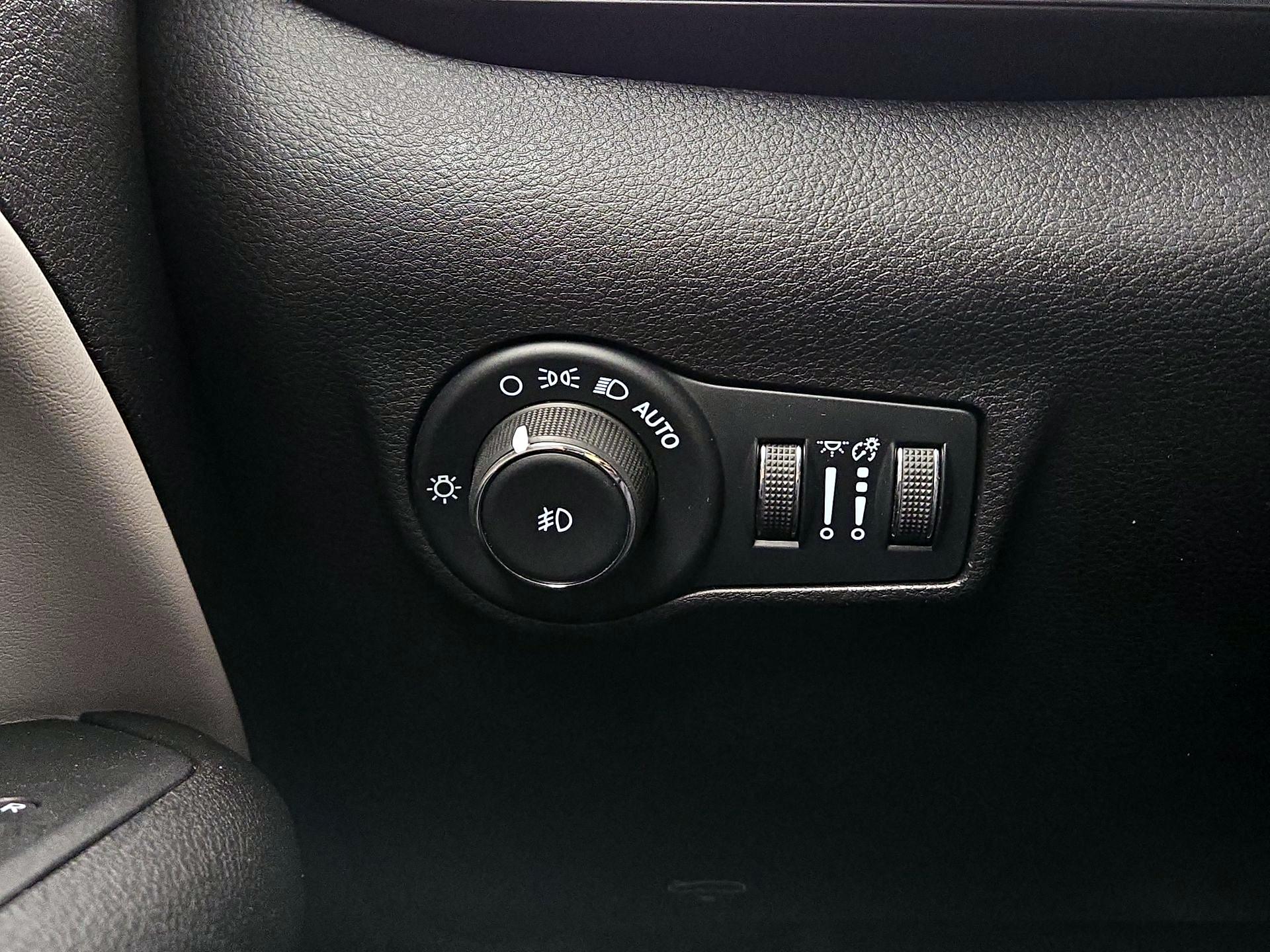 Thumbnail: 2022 Jeep Compass - 13