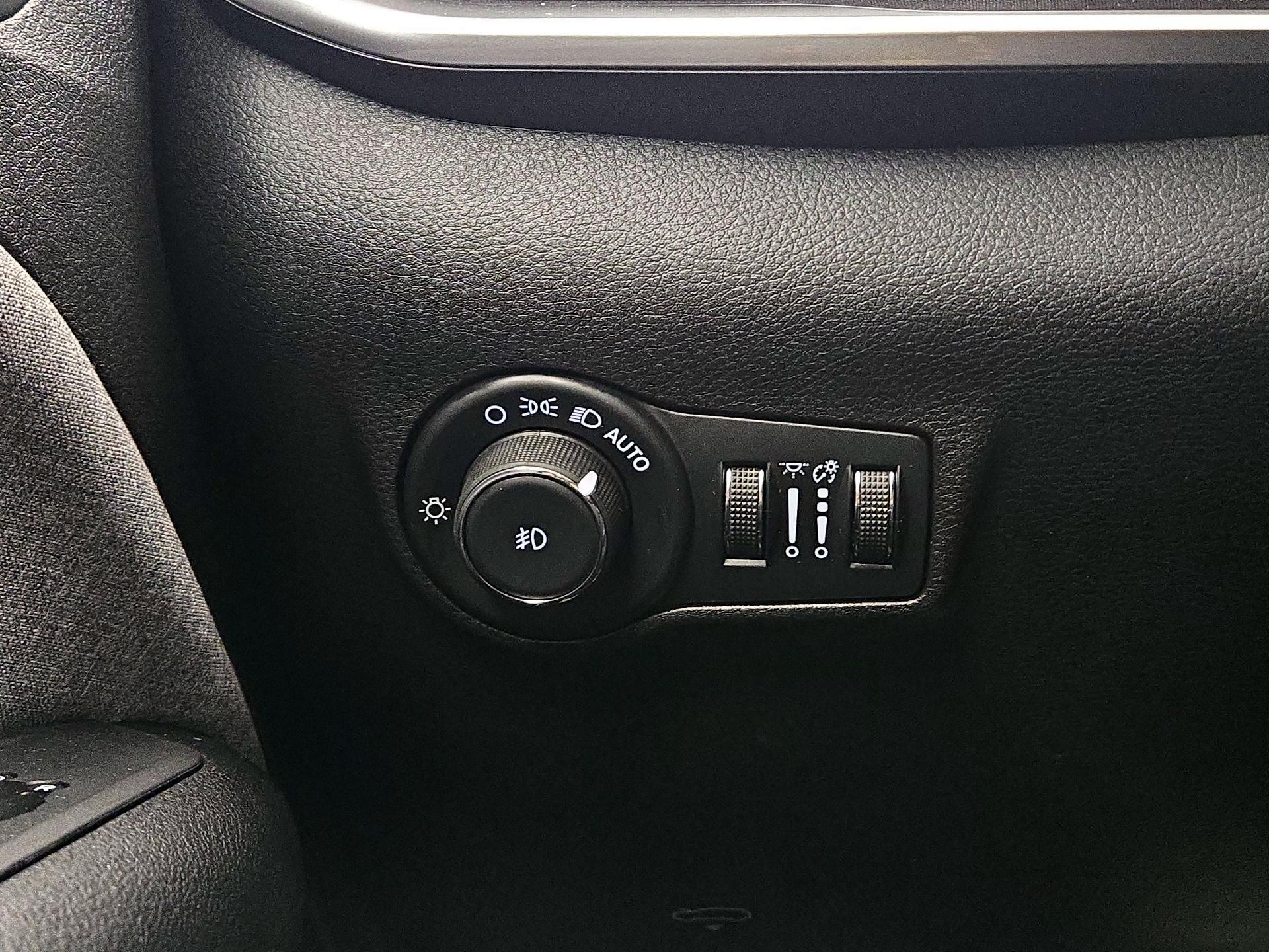 Thumbnail: 2022 Jeep Compass - 13