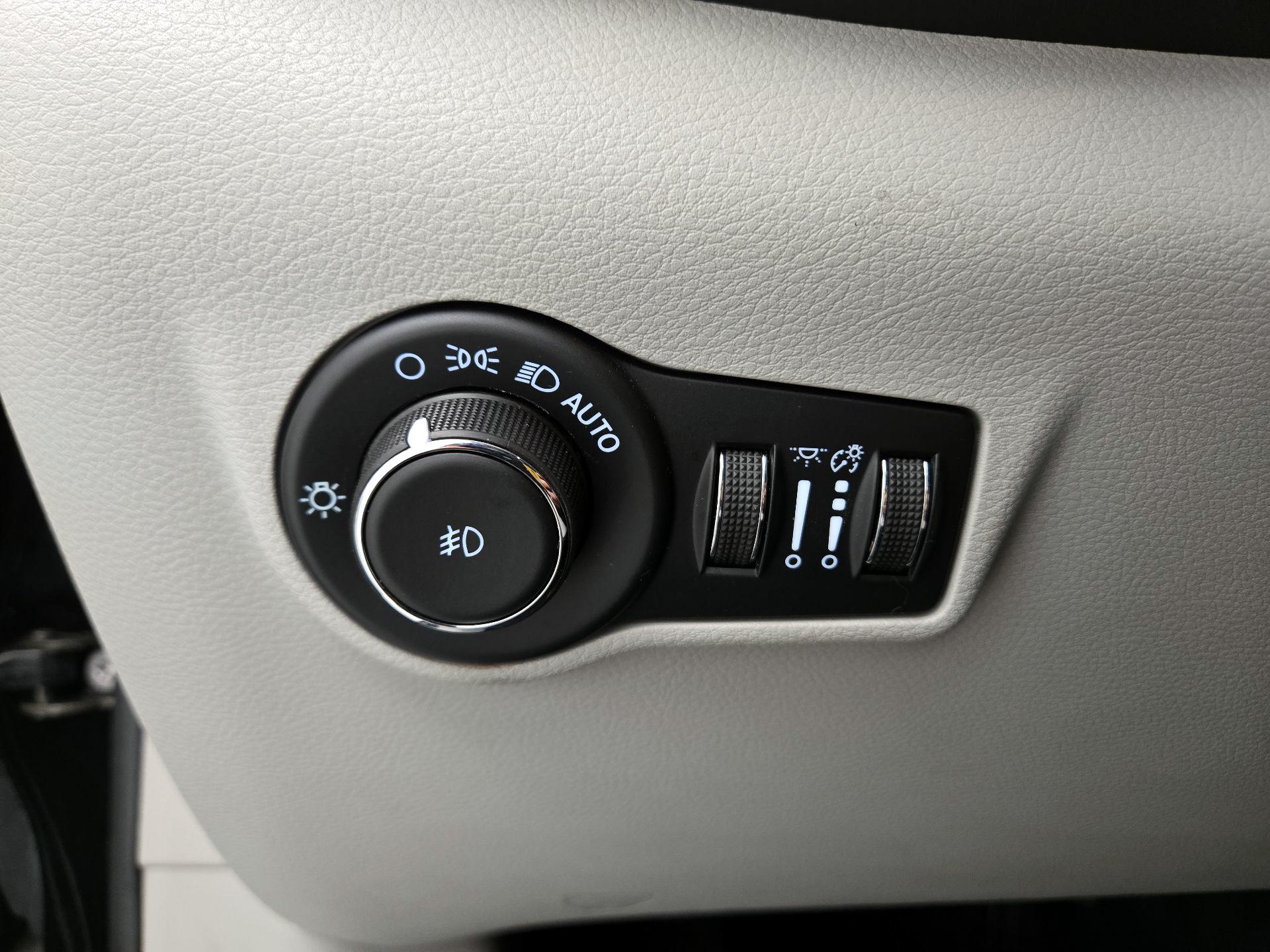 Thumbnail: 2022 Jeep Compass - 13