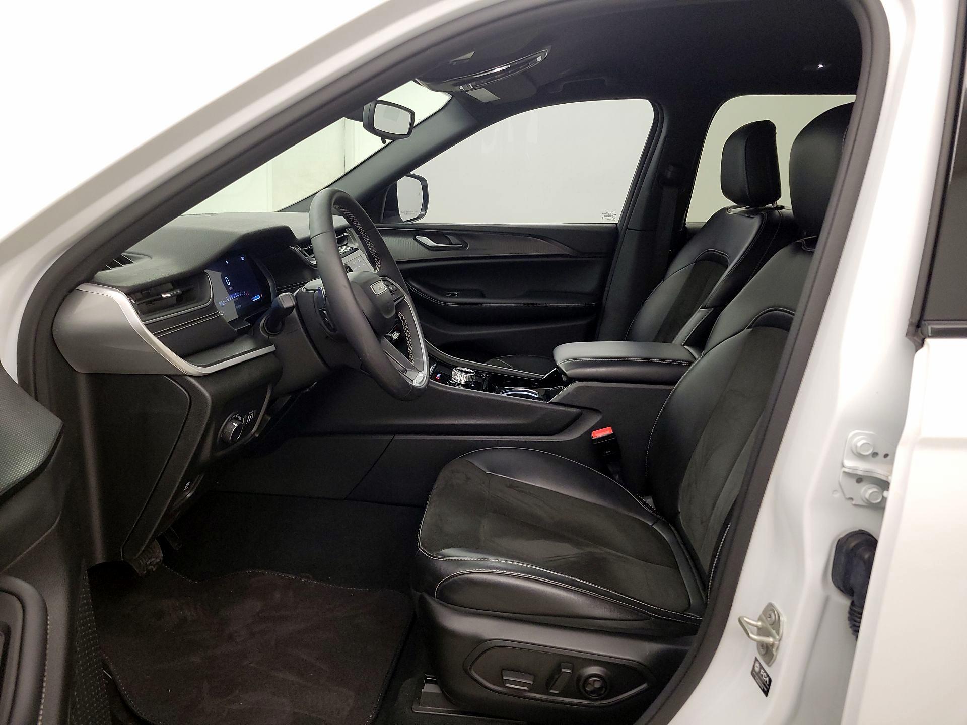 Thumbnail: 2023 Jeep Grand Cherokee L - 11