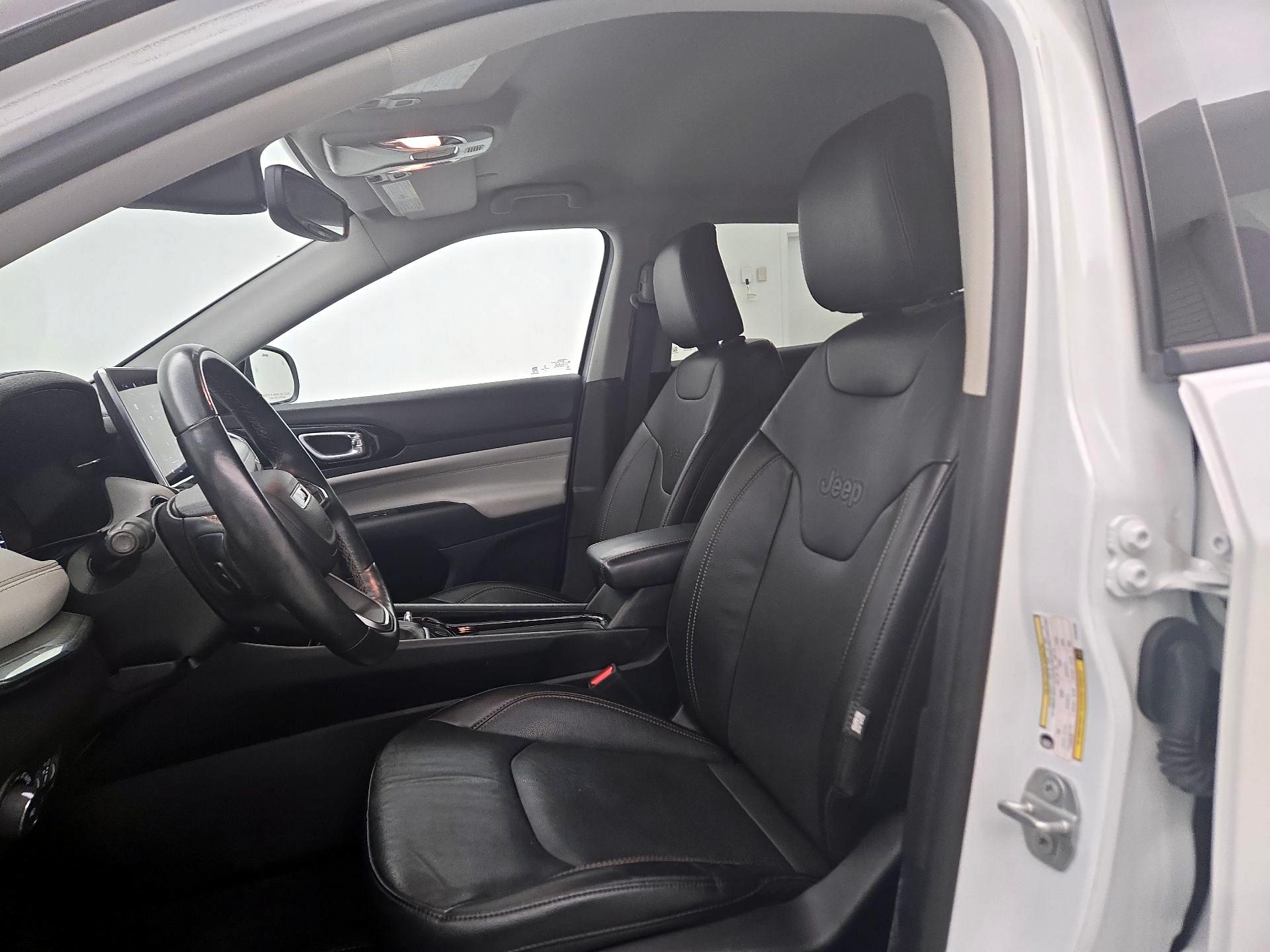 Thumbnail: 2022 Jeep Compass - 11