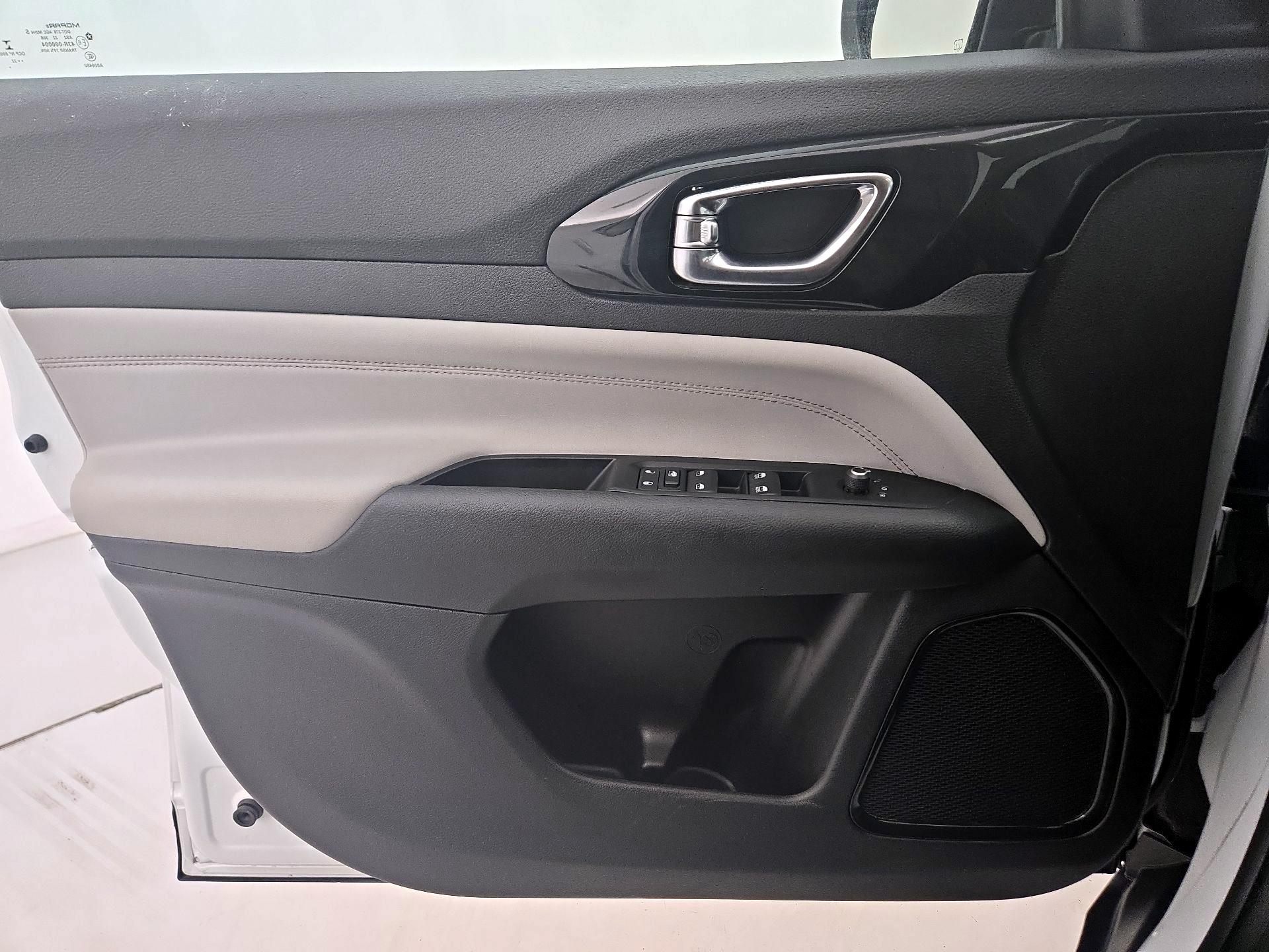 Thumbnail: 2022 Jeep Compass - 12