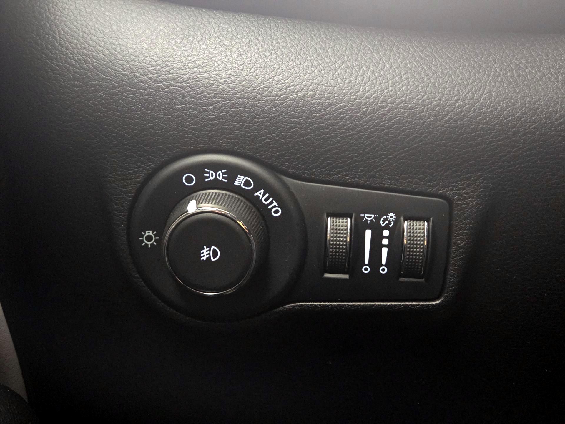 Thumbnail: 2022 Jeep Compass - 13