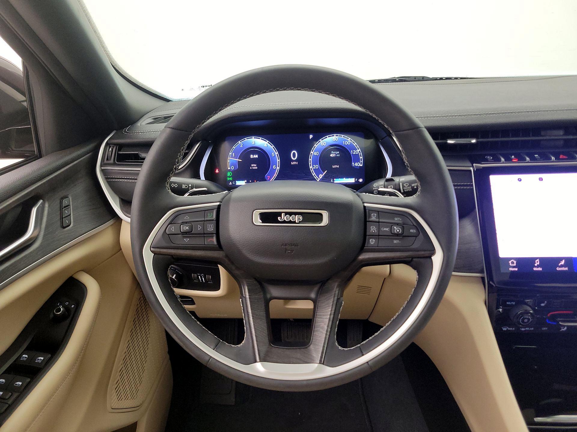 Thumbnail: 2023 Jeep Grand Cherokee - 10