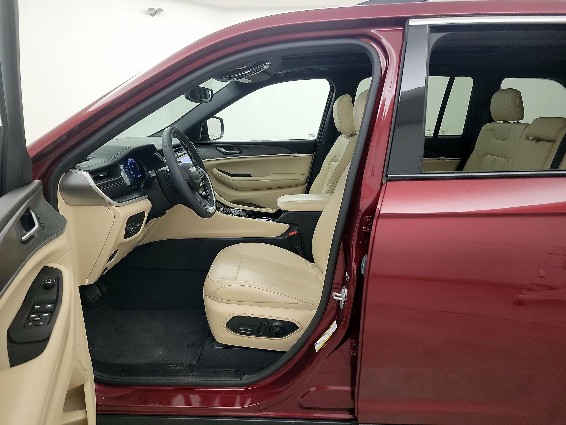 Thumbnail: 2023 Jeep Grand Cherokee - 11