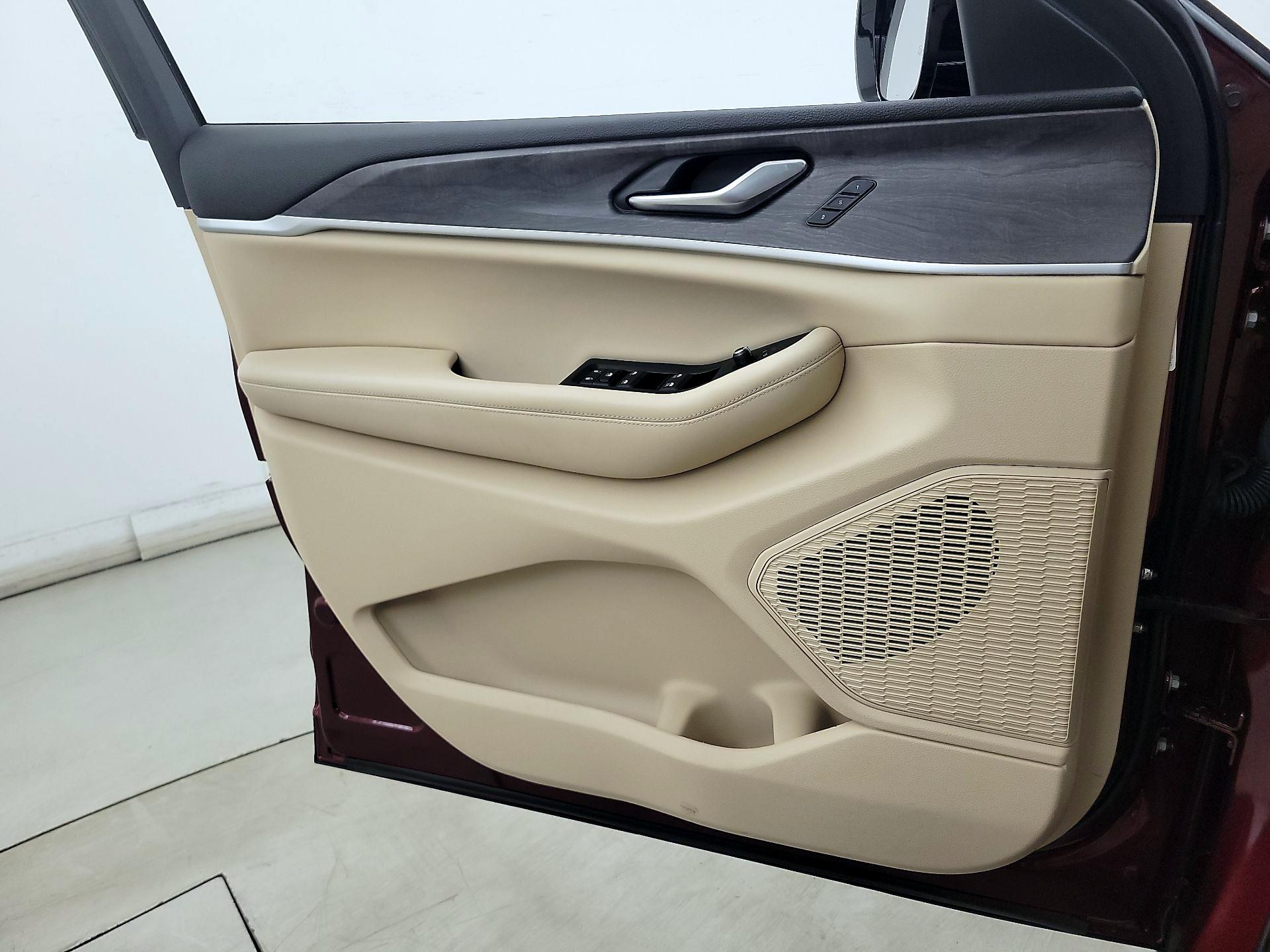 Thumbnail: 2023 Jeep Grand Cherokee - 12