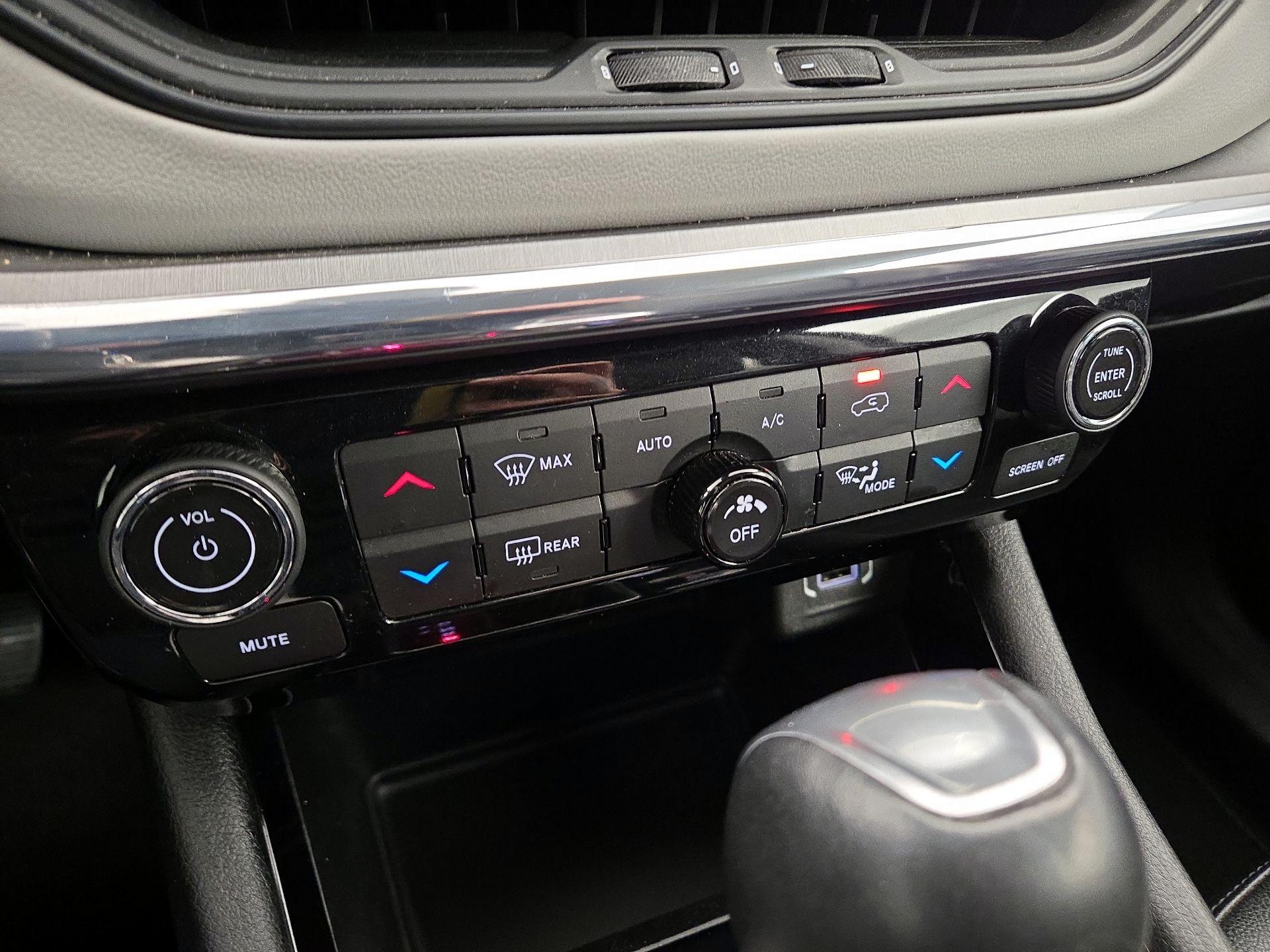 Thumbnail: 2022 Jeep Compass - 16