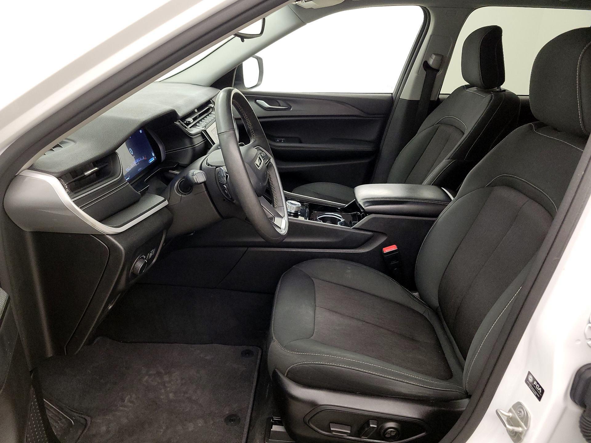 Thumbnail: 2023 Jeep Grand Cherokee - 11