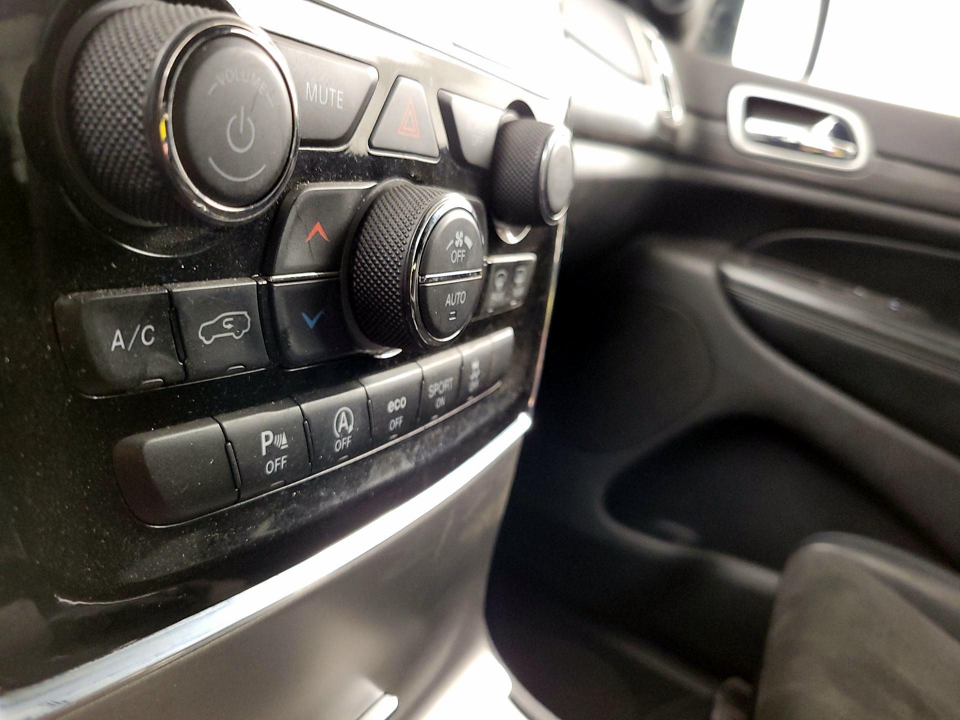 Thumbnail: 2021 Jeep Grand Cherokee - 17