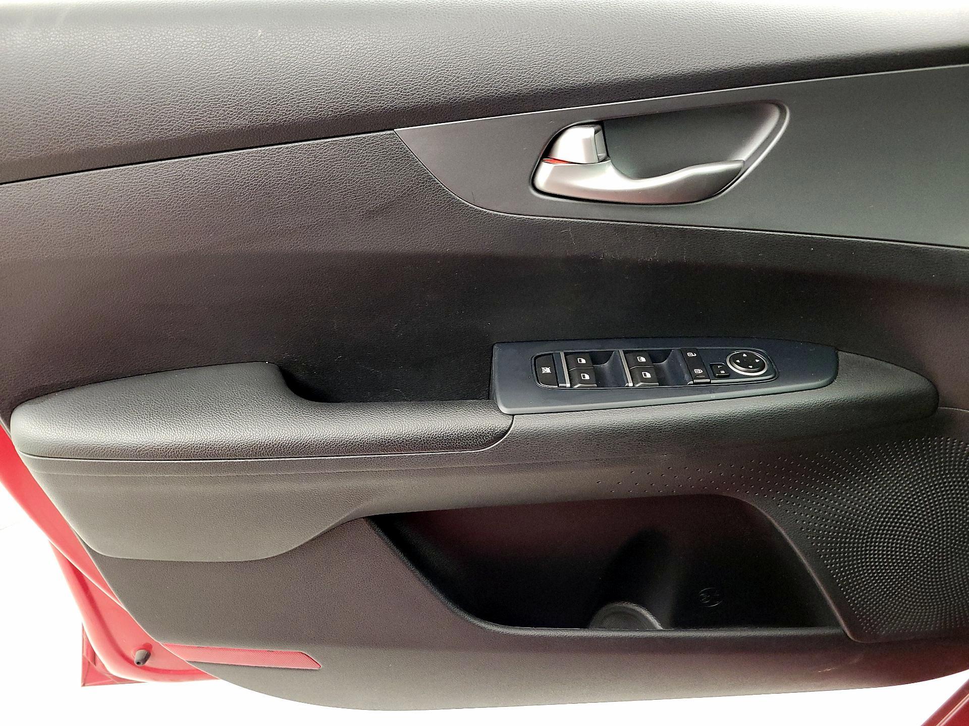 Thumbnail: 2021 Kia Forte - 12