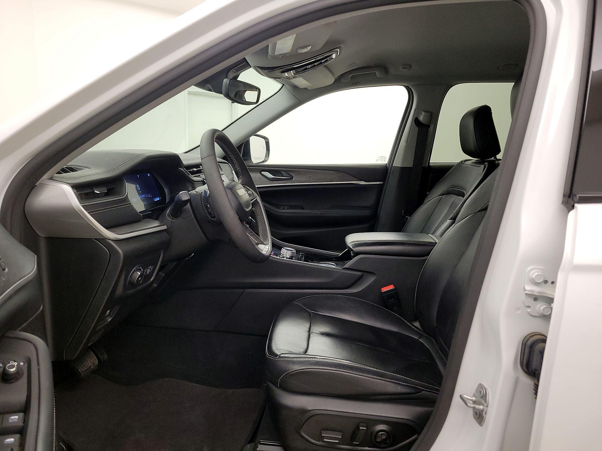 Thumbnail: 2023 Jeep Grand Cherokee - 11