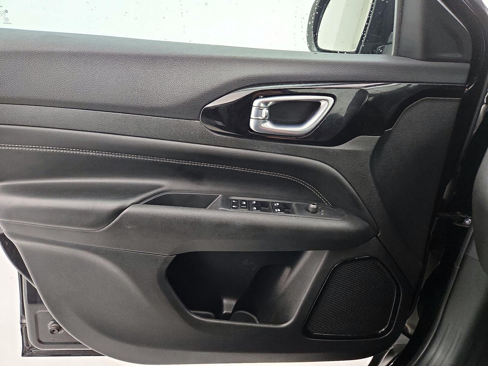 Thumbnail: 2023 Jeep Compass - 12