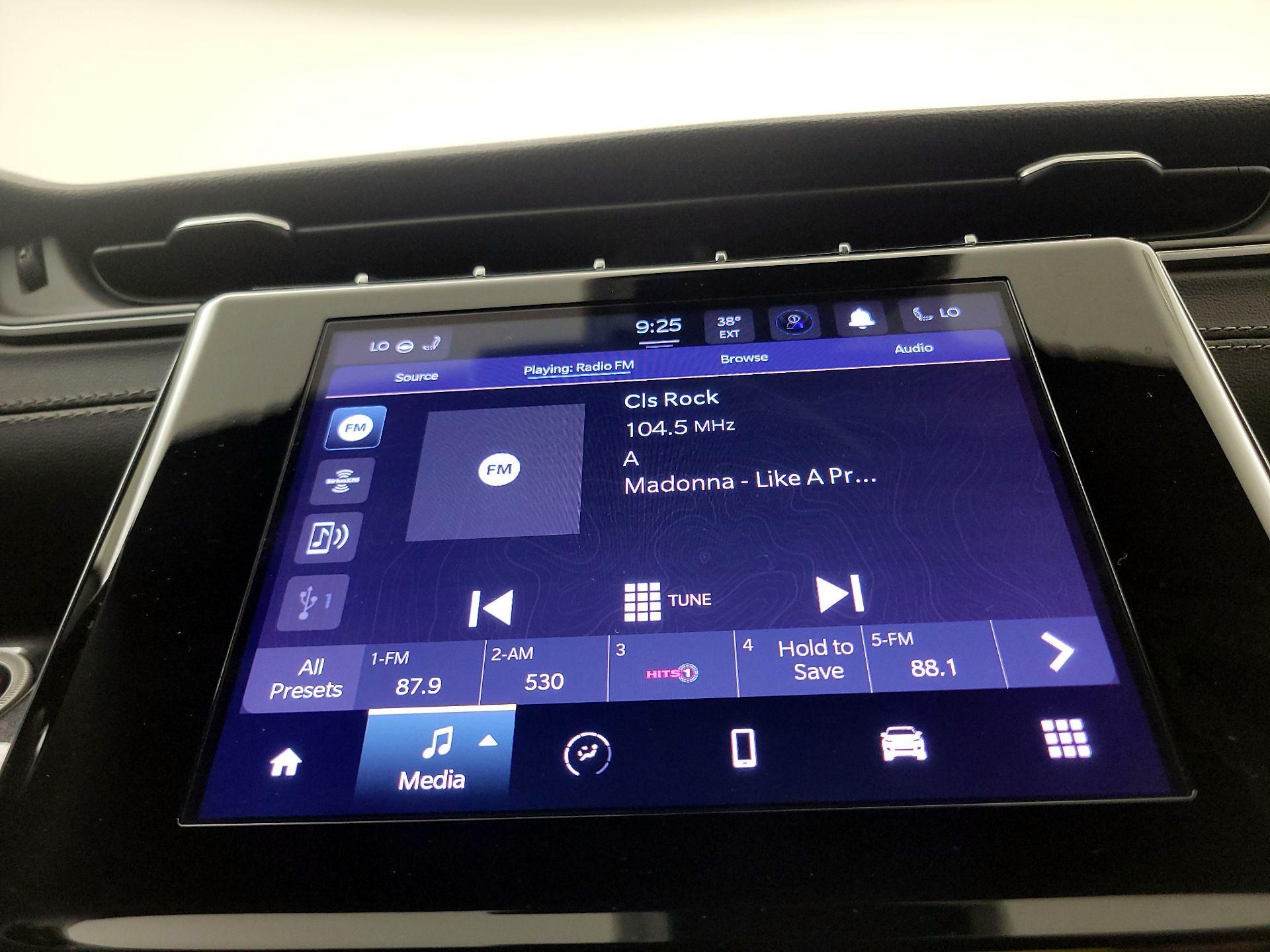 Thumbnail: 2022 Jeep Grand Cherokee - 15