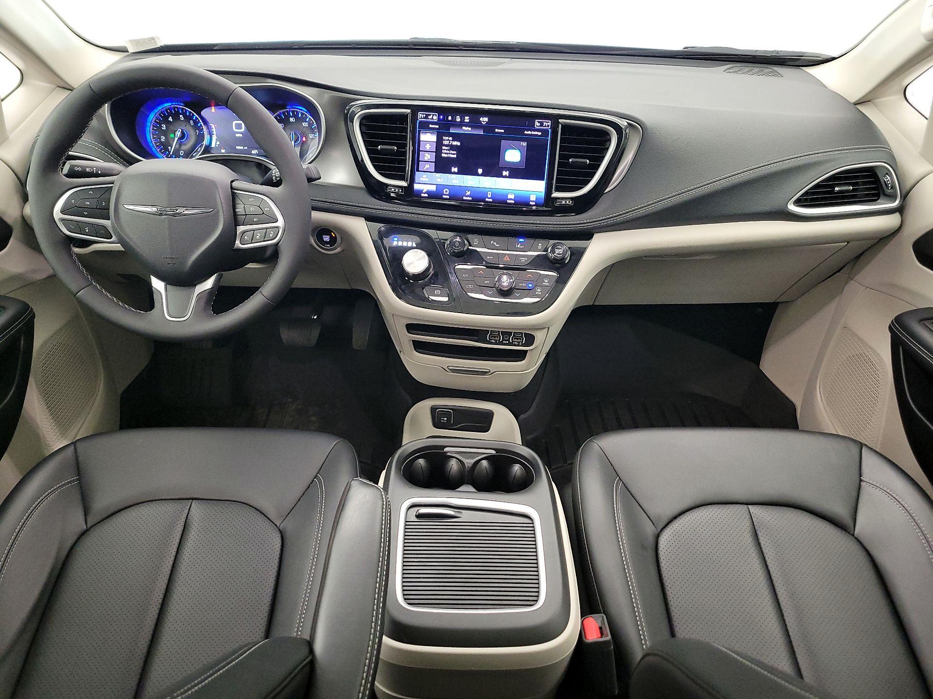 Thumbnail: 2024 Chrysler Pacifica - 9