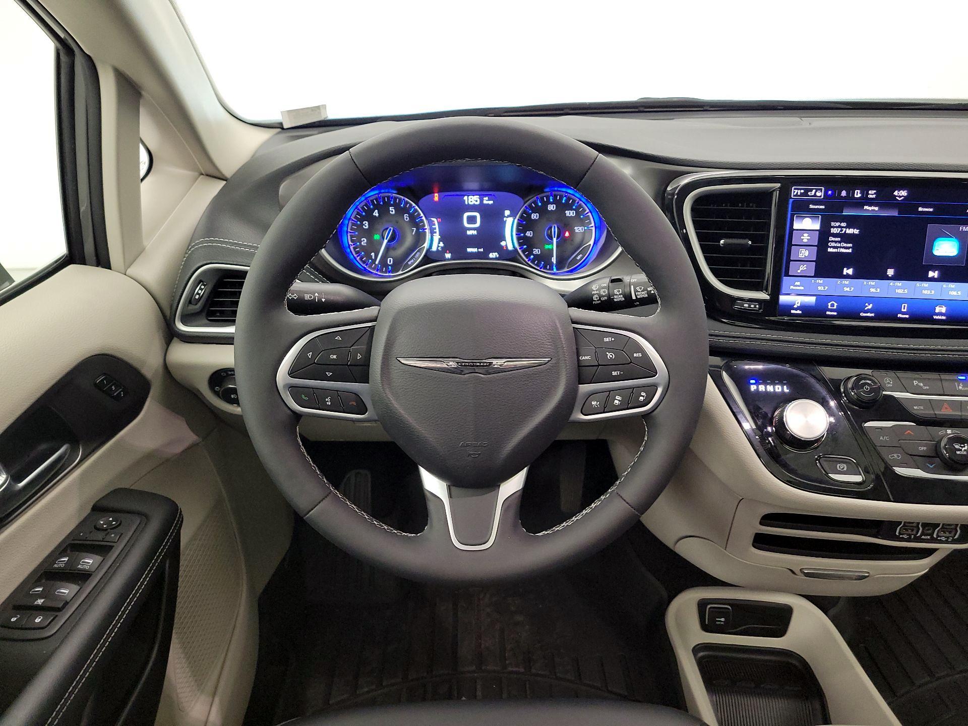 Thumbnail: 2024 Chrysler Pacifica - 10