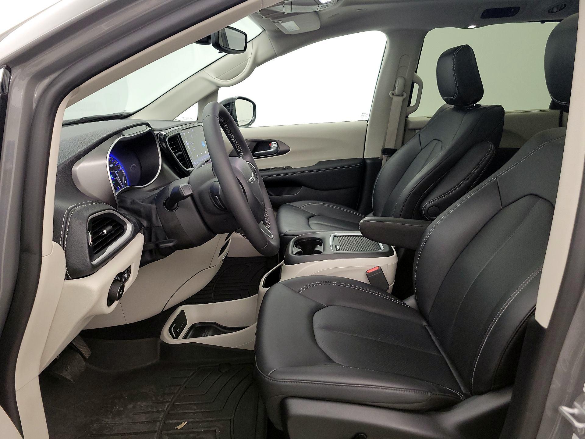 Thumbnail: 2024 Chrysler Pacifica - 11