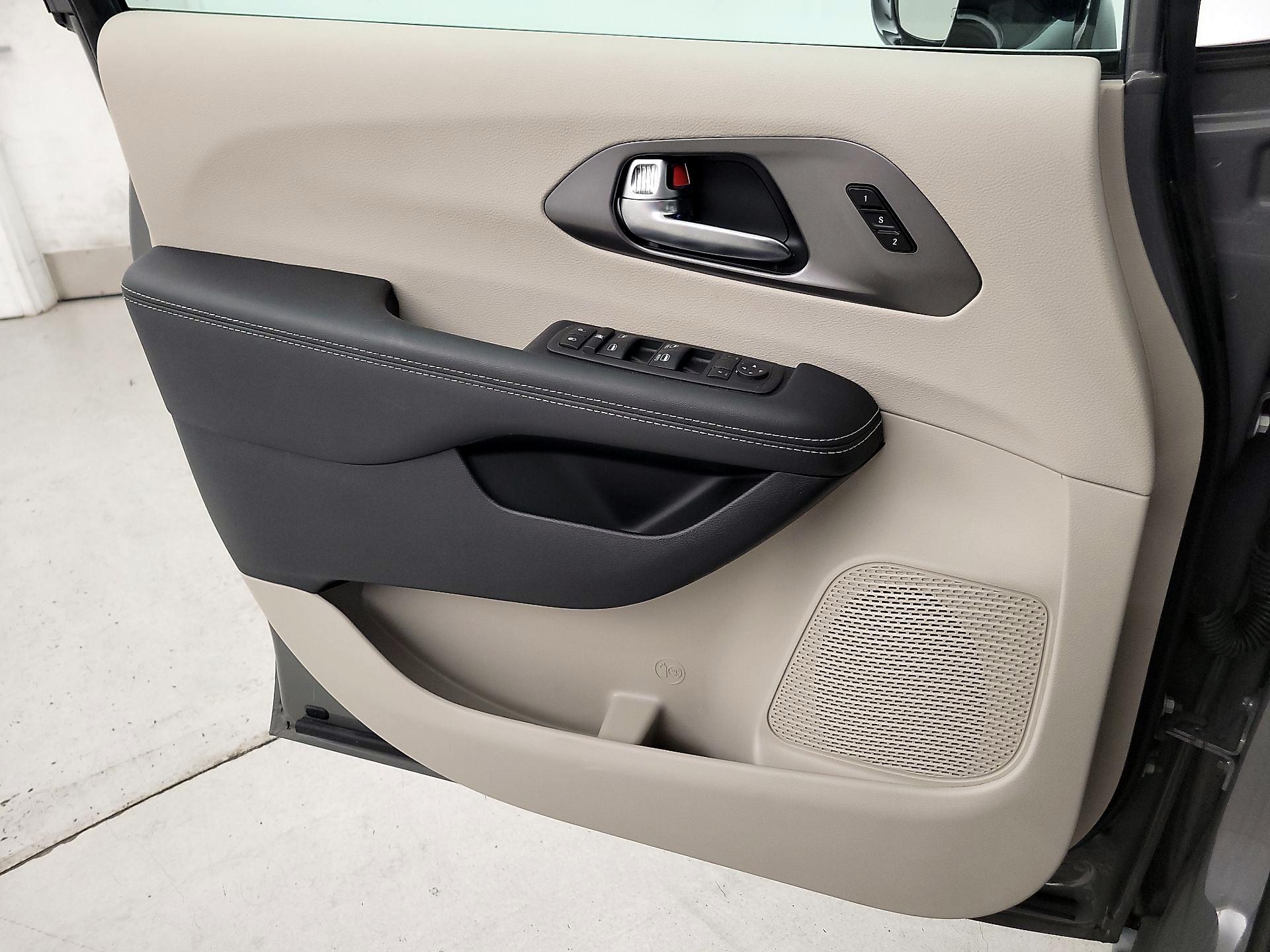 Thumbnail: 2024 Chrysler Pacifica - 12