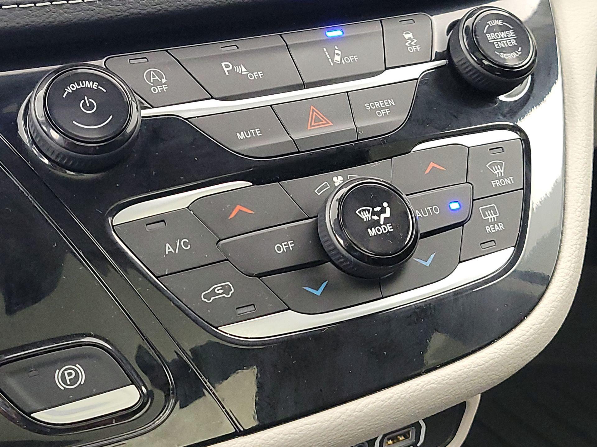 Thumbnail: 2024 Chrysler Pacifica - 16