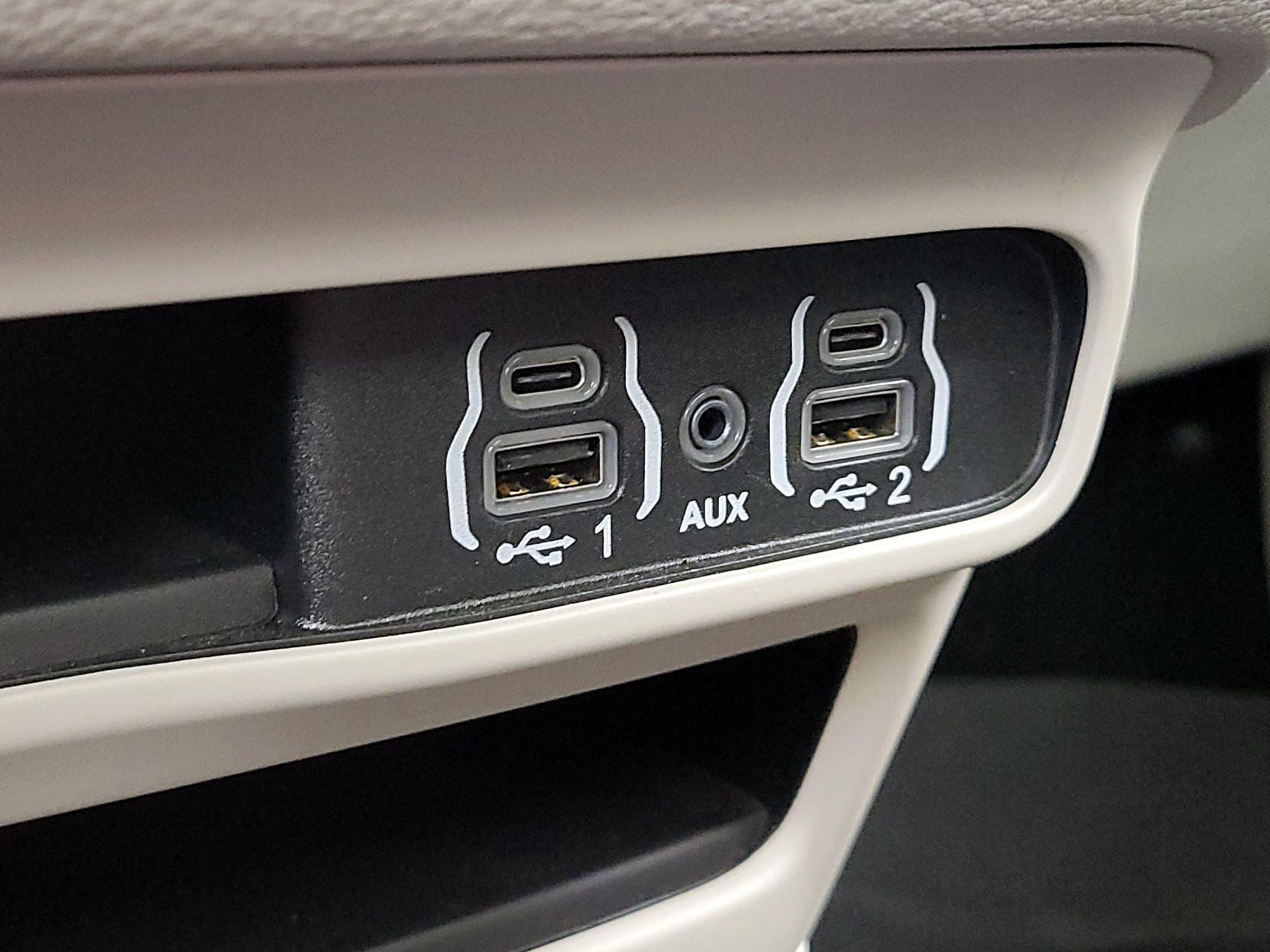 Thumbnail: 2024 Chrysler Pacifica - 18