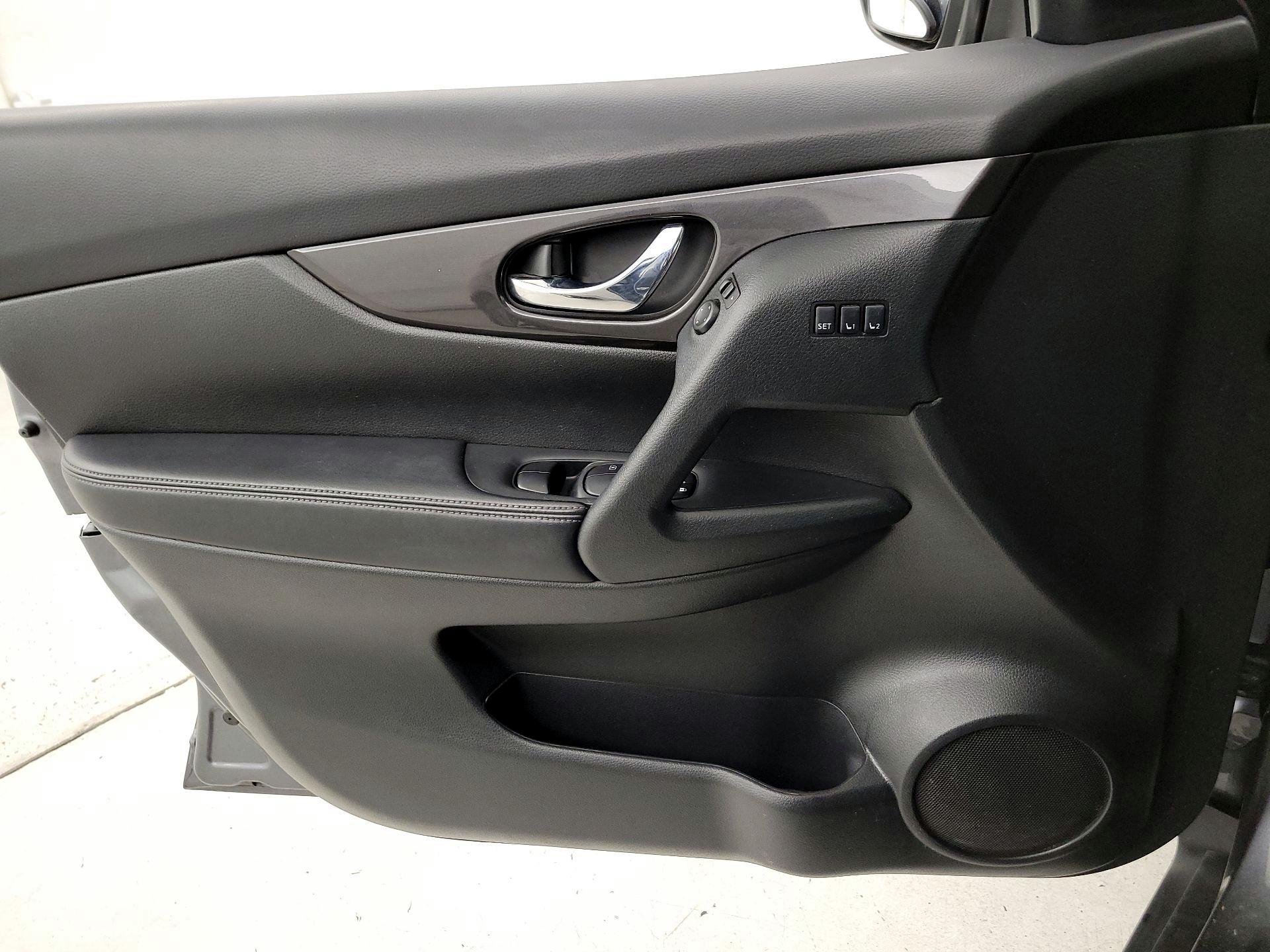 Thumbnail: 2020 Nissan Rogue - 12