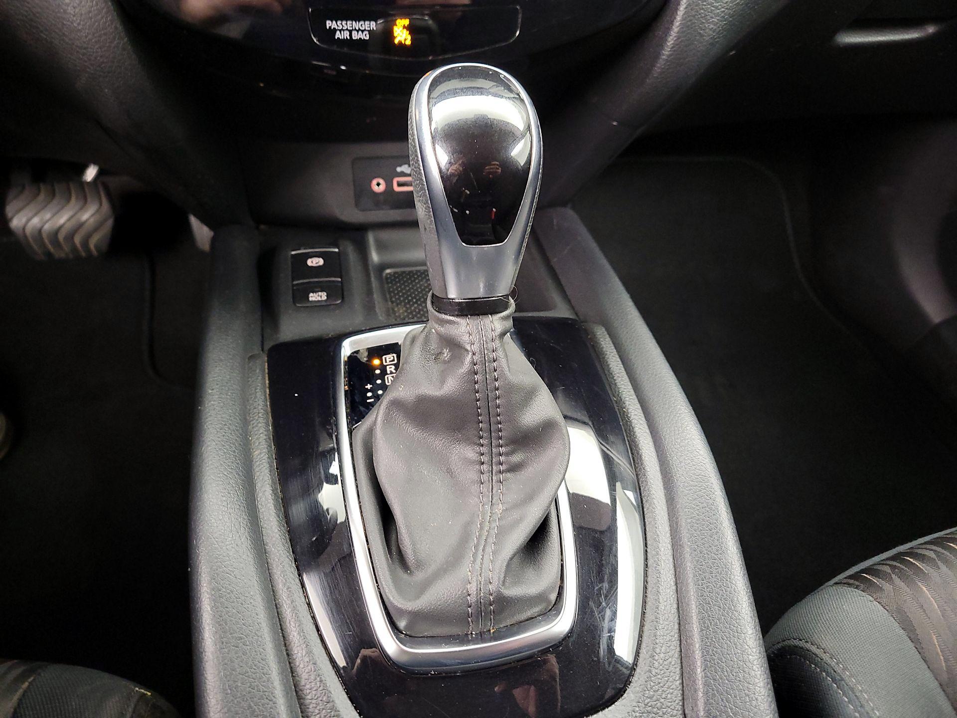 Thumbnail: 2020 Nissan Rogue - 18